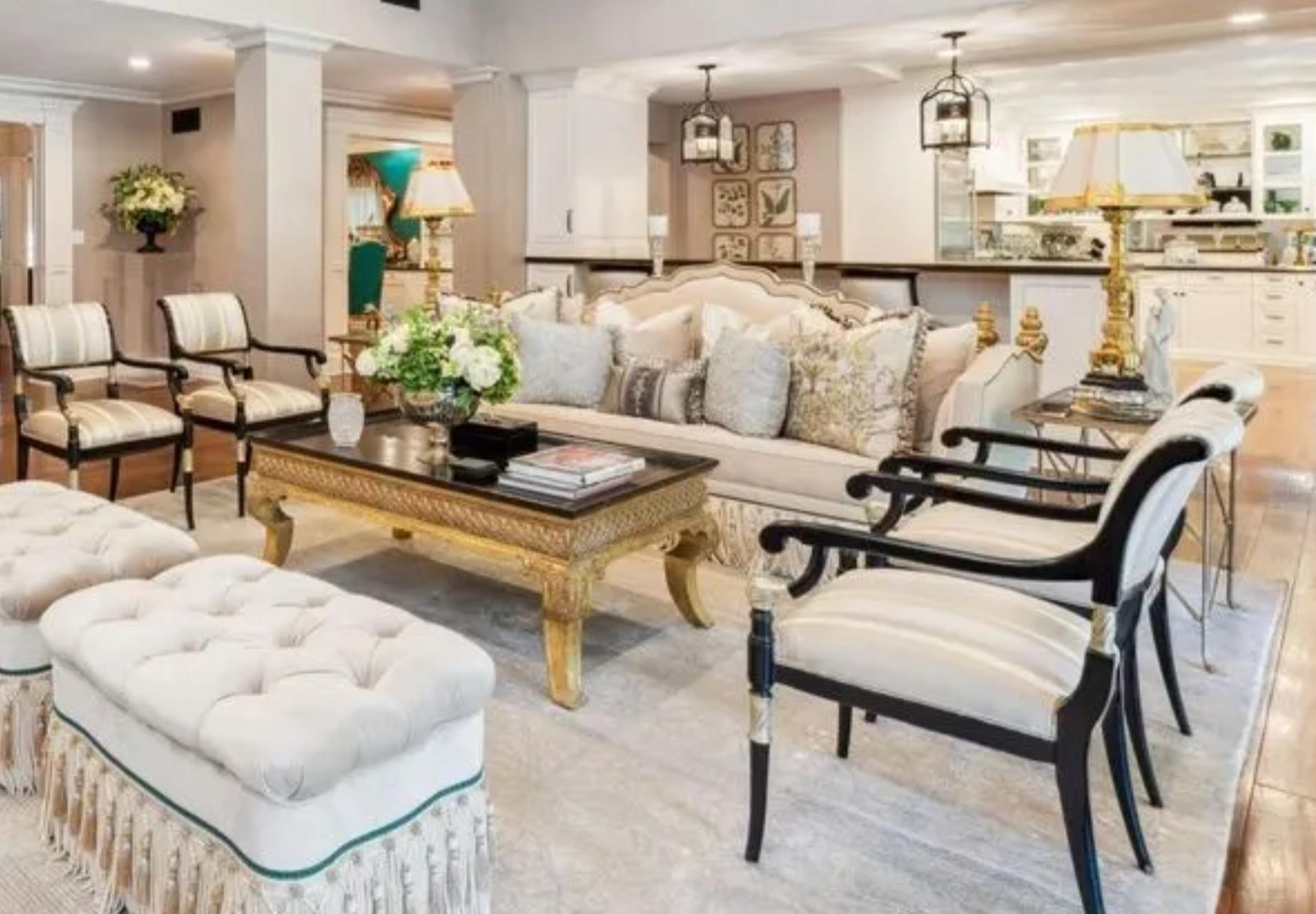 Ebanista Carpello II Sofa Knole Sofa Settee Janet Yonaty Trim & Giltwood Finials In Good Condition For Sale In LOS ANGELES, CA