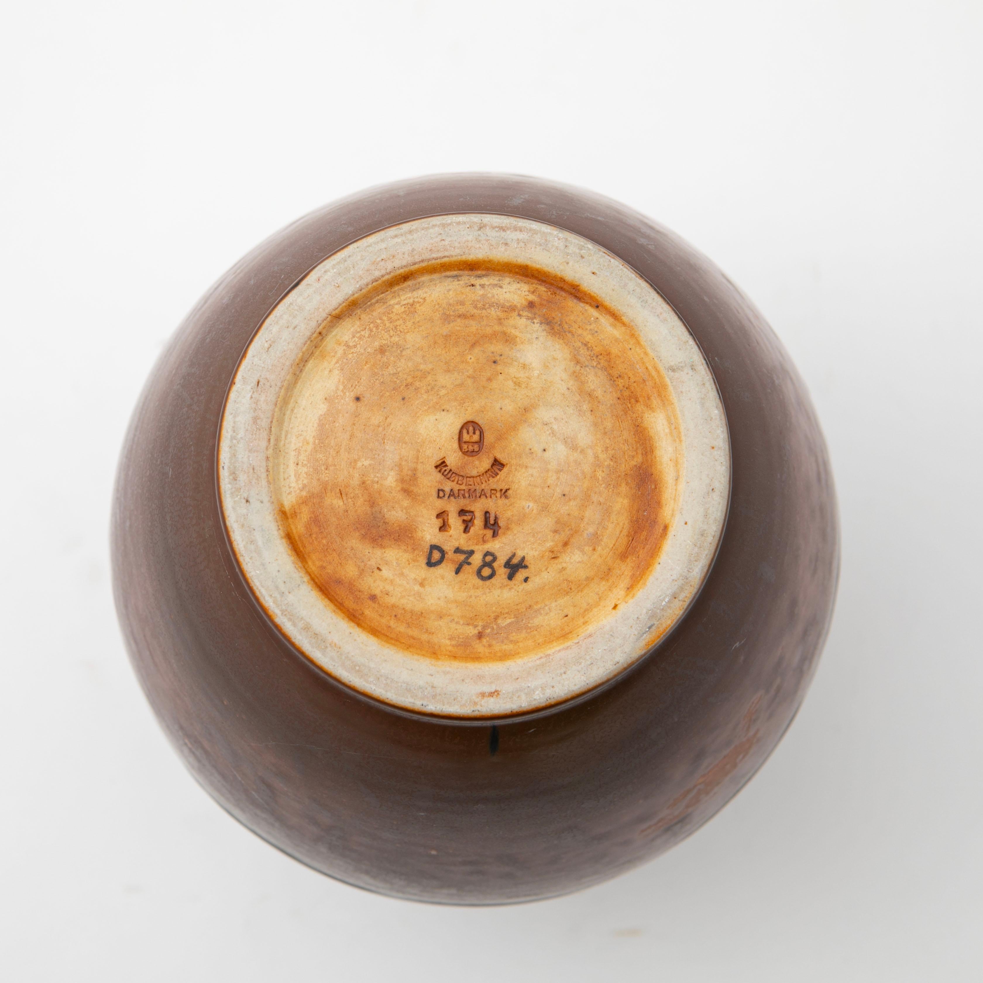 Ebbe Sadolin, Danish 1900-1982 Vase by Ebbe Sadolin for Bing & Grøndal For Sale 4