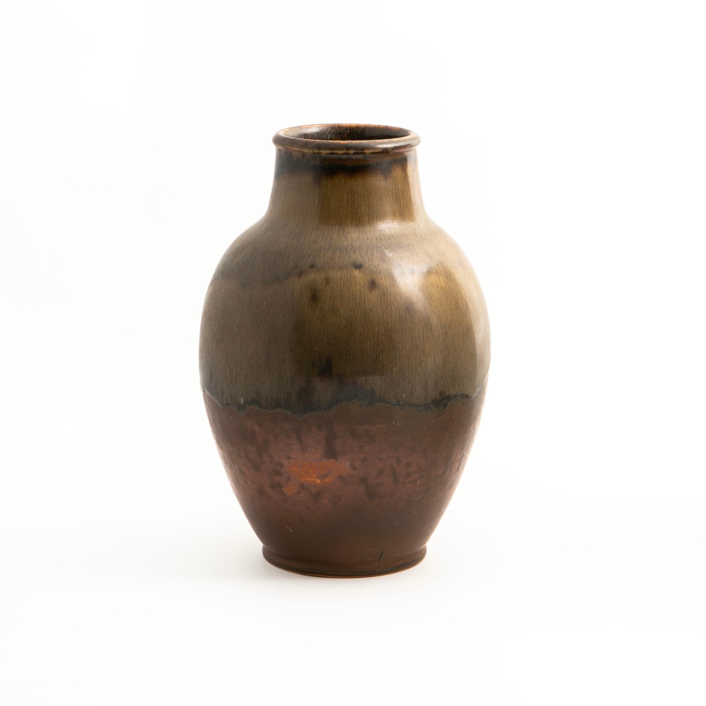 Ebbe Sadolin, Dänisch 1900-1982 Vase von Ebbe Sadolin für Bing & Grøndal (Glasiert) im Angebot