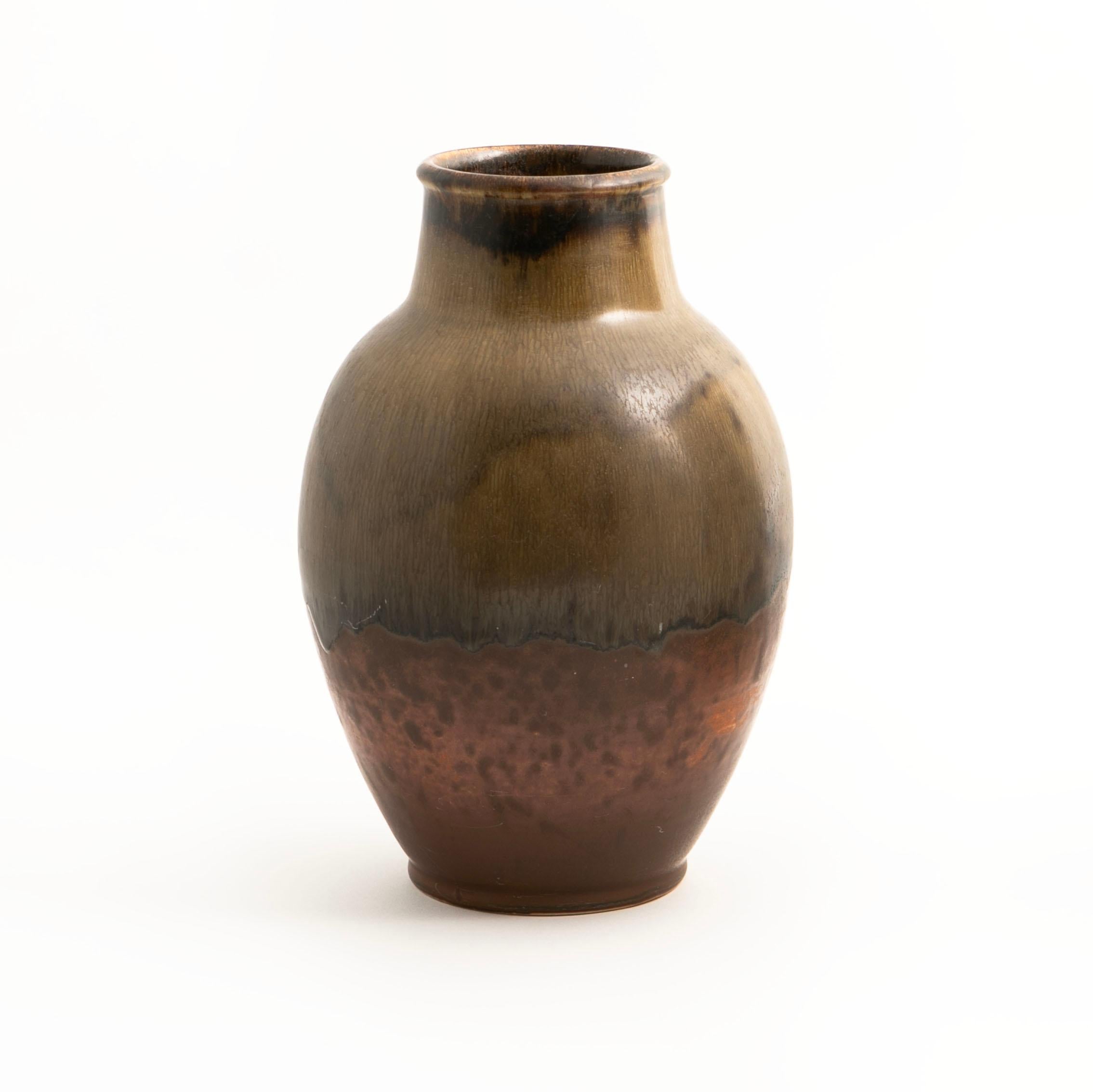 Ebbe Sadolin, Danish 1900-1982 Vase by Ebbe Sadolin for Bing & Grøndal In Good Condition For Sale In Kastrup, DK