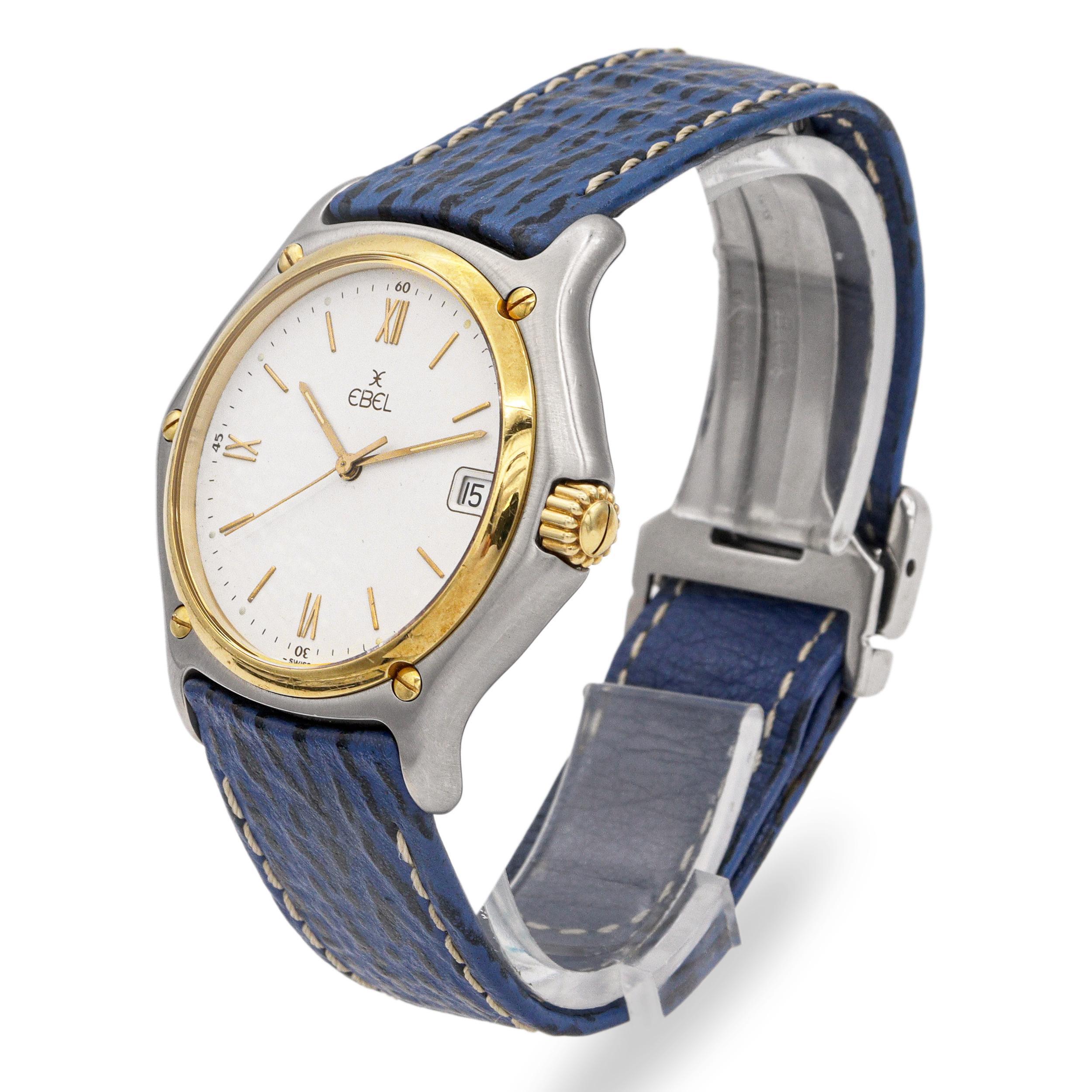 La collezione Ebel 1911 è famosa per il suo elegante equilibrio tra lusso e prestazioni e questa ref. 1187916 è un raffinato esempio di questa eredità. La cassa in acciaio inossidabile è abbinata a una lunetta in oro giallo 18 carati, fissata dalle