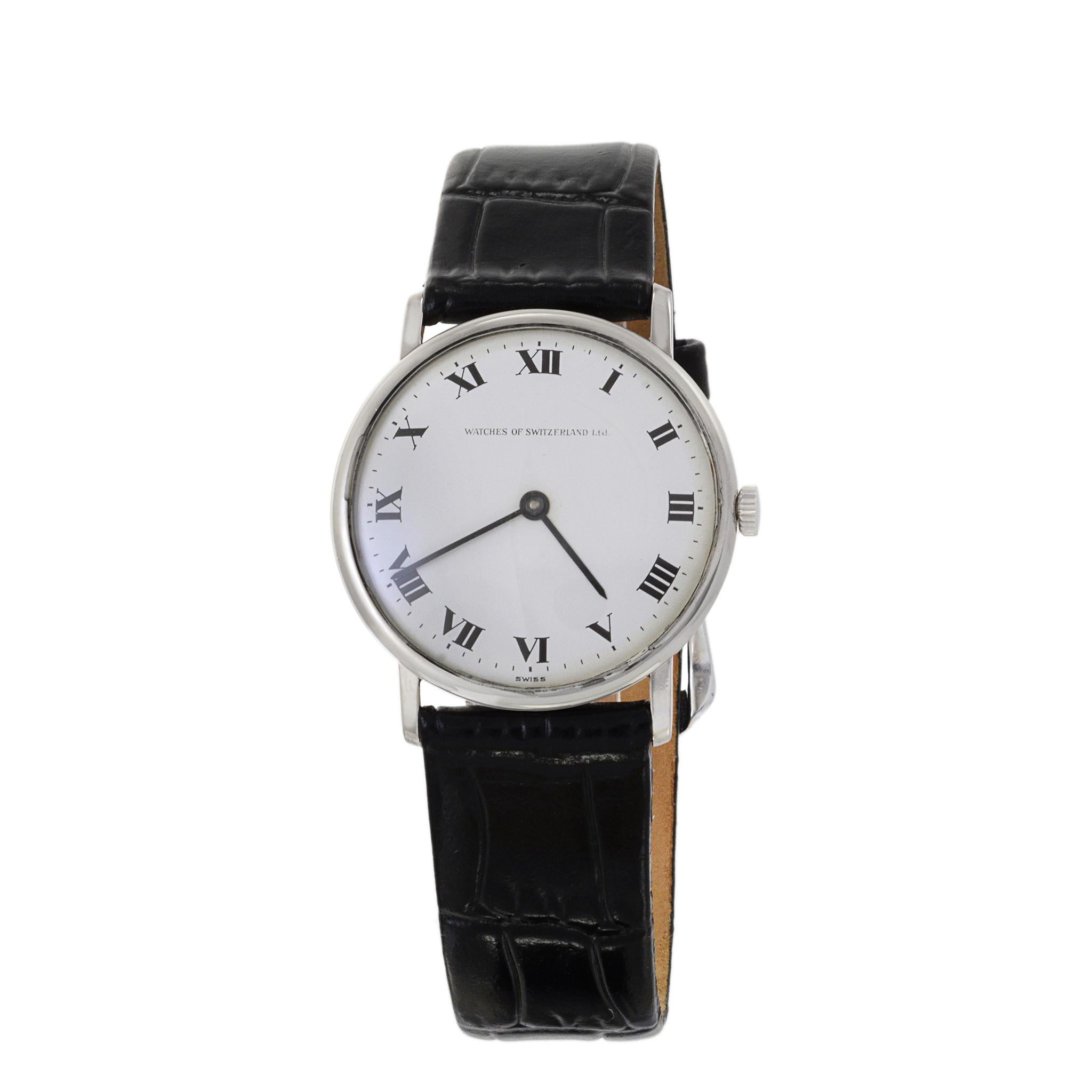 Il s'agit d'une Ebel Calatrava ultra rare fabriquée pour Watches of Switzerland dans les années 1970. Cette montre présente un superbe cadran blanc à chiffres romains. C'est un vrai classique !
Cette montre est animée par un mouvement à remontage