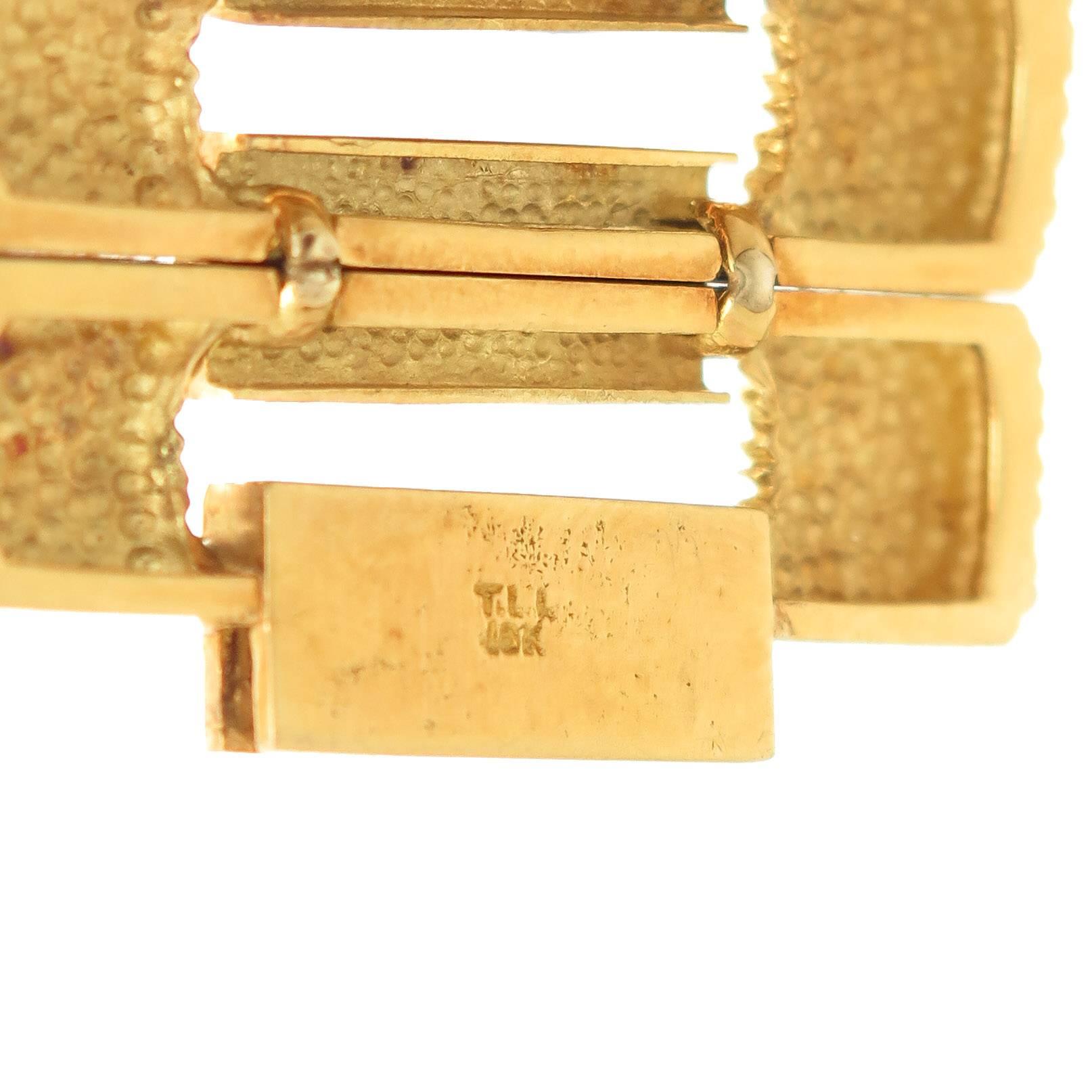 Große Handaufzugs-Armbanduhr aus Gelbgold mit Lapislazuli, 1970er Jahre  für Damen oder Herren im Angebot