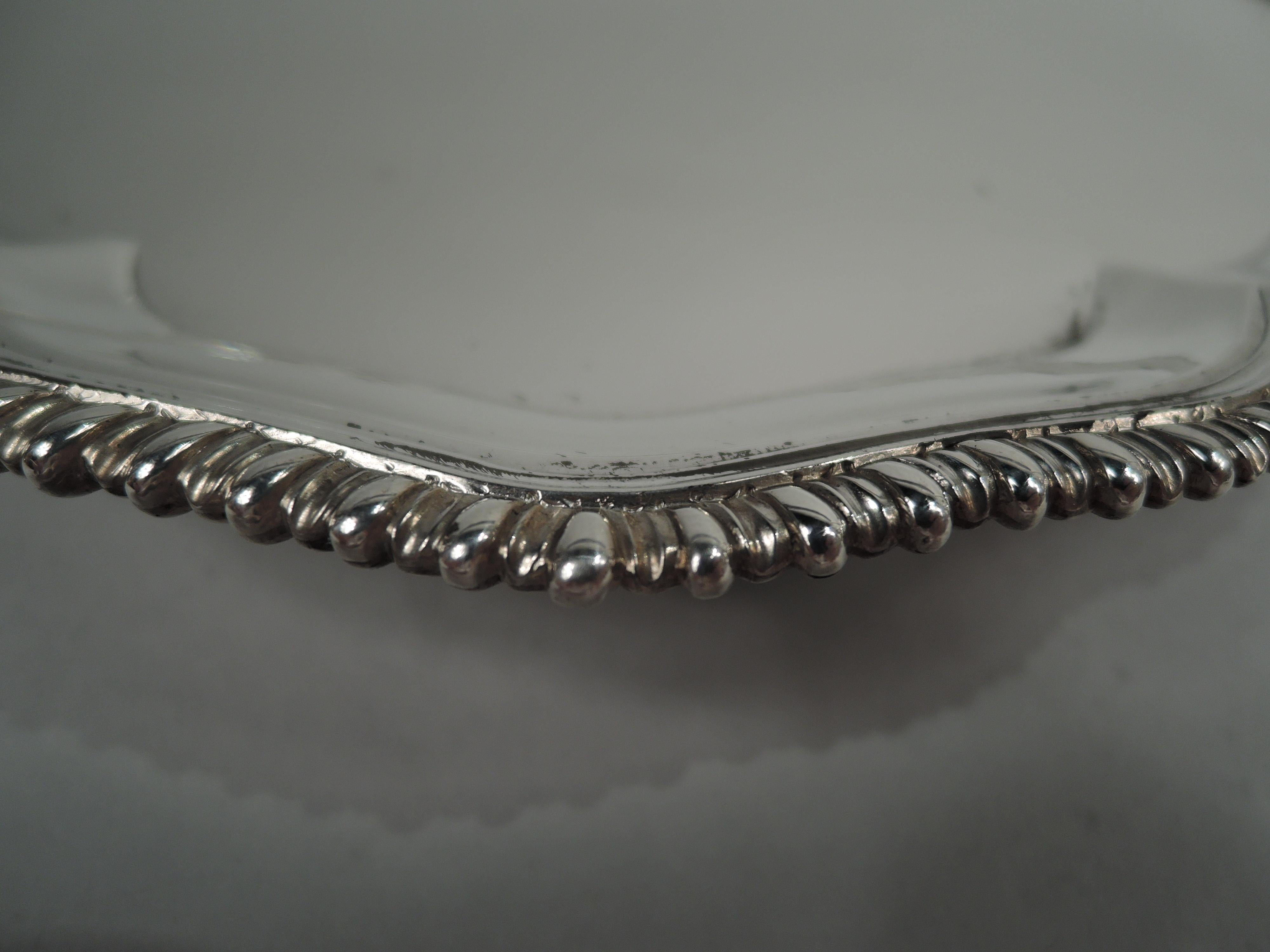 Ebenezer Coker English Georgian Sterling Silver Salver, 1769 In Good Condition For Sale In New York, NY