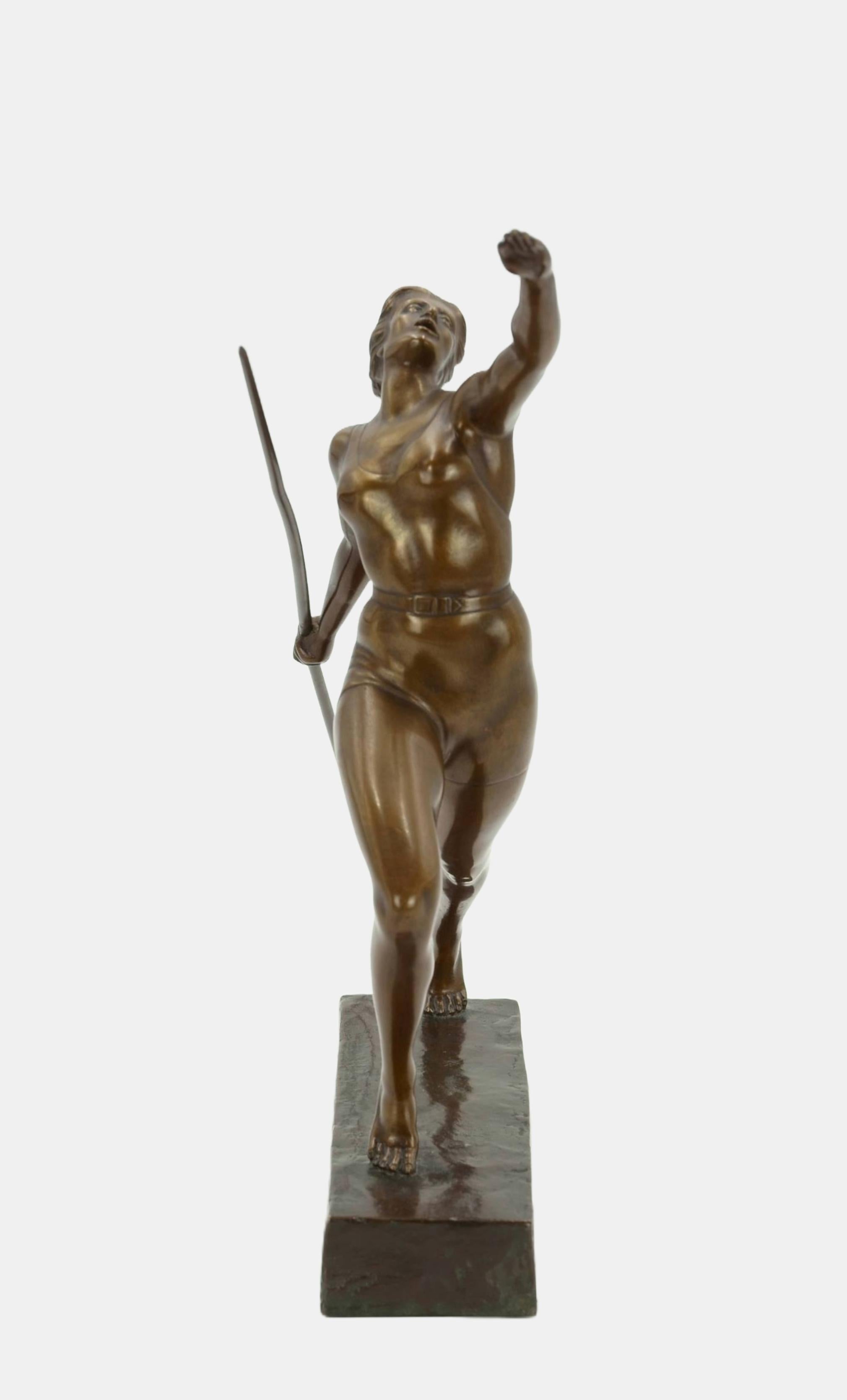 Eberhard Encke (1881 Berlín - 1936 Bad Nauheim), lanzadora de jabalina, 1932. Bronce patinado marrón sobre base rectangular de fundición. 30 cm (altura total) x 32 cm (longitud con jabalina) x 8 cm (profundidad), peso 2,7 kg. Firmado 
