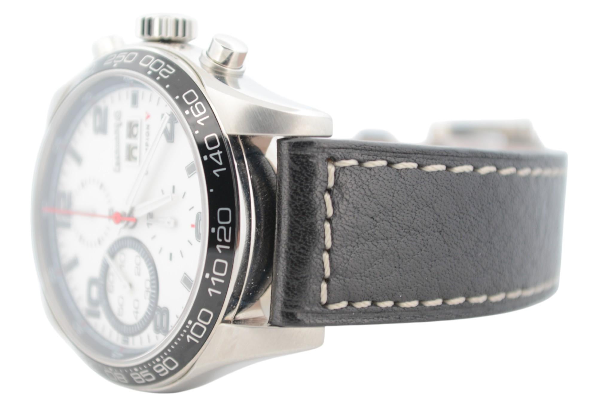 Eberhard&Co Champion V Chrono Gran Data 43mm Weißes Zifferblatt Lederarmband Ref: 31064 im Zustand „Hervorragend“ im Angebot in București, București