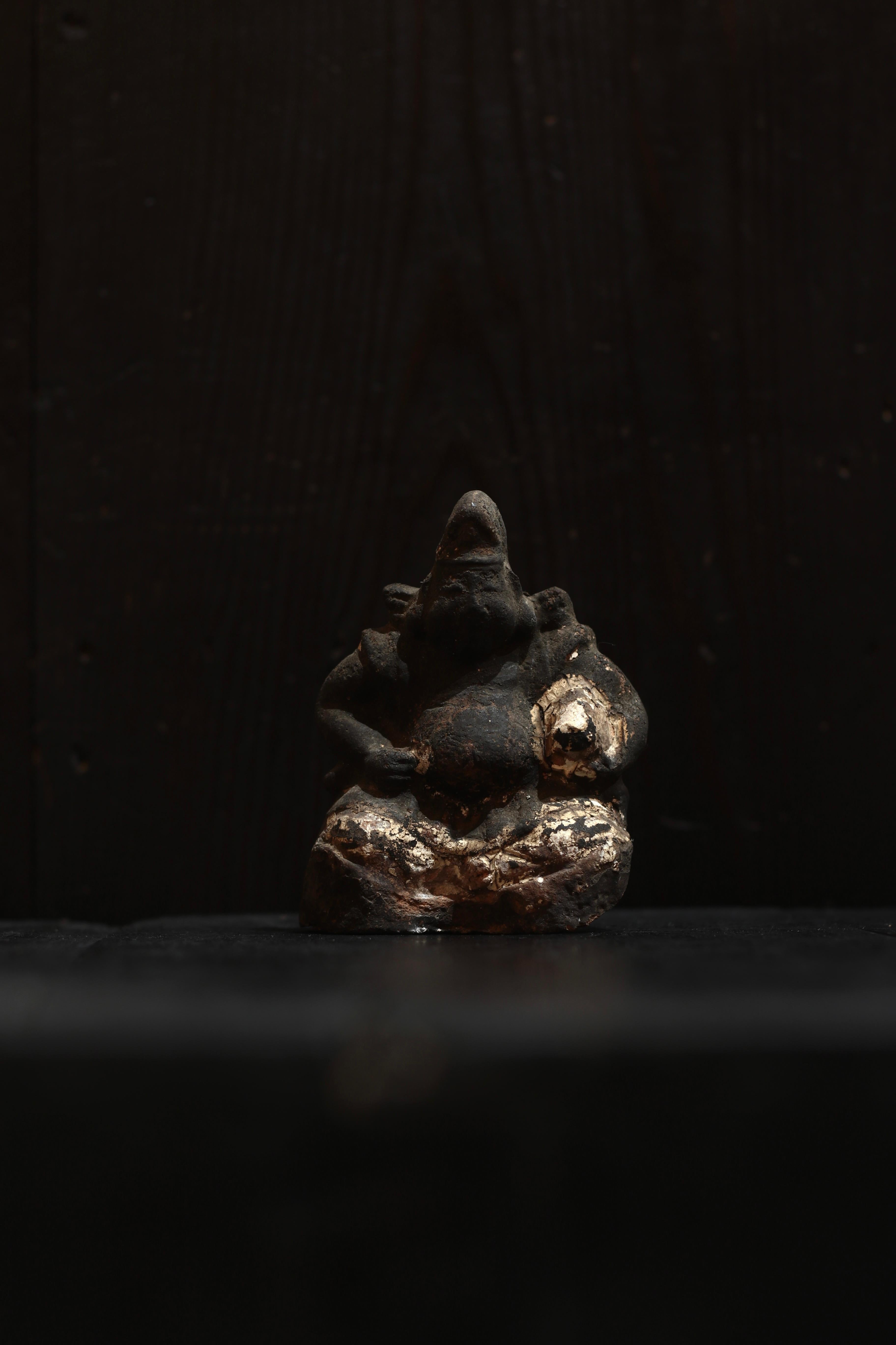 Ebenholzstatue / japanische antike / erdige Puppe/ WabiSabi, WabiSabi (Edo) im Angebot