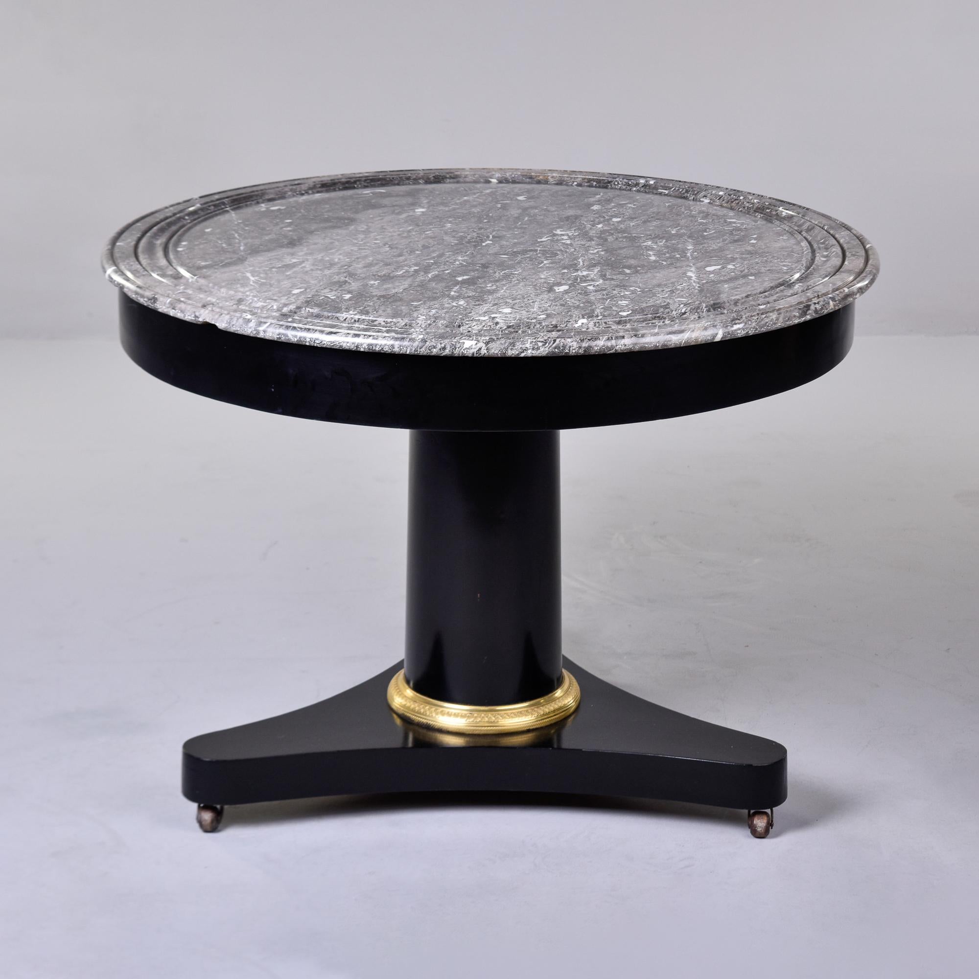 Table centrale Empire ronde du 19ème siècle en acajou ébénisé avec plateau en marbre en vente 8