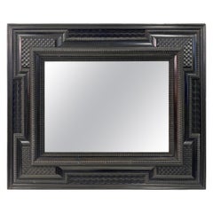 Miroir flamand du 19ème siècle en bois d'ébène, moulé à l'enroulement