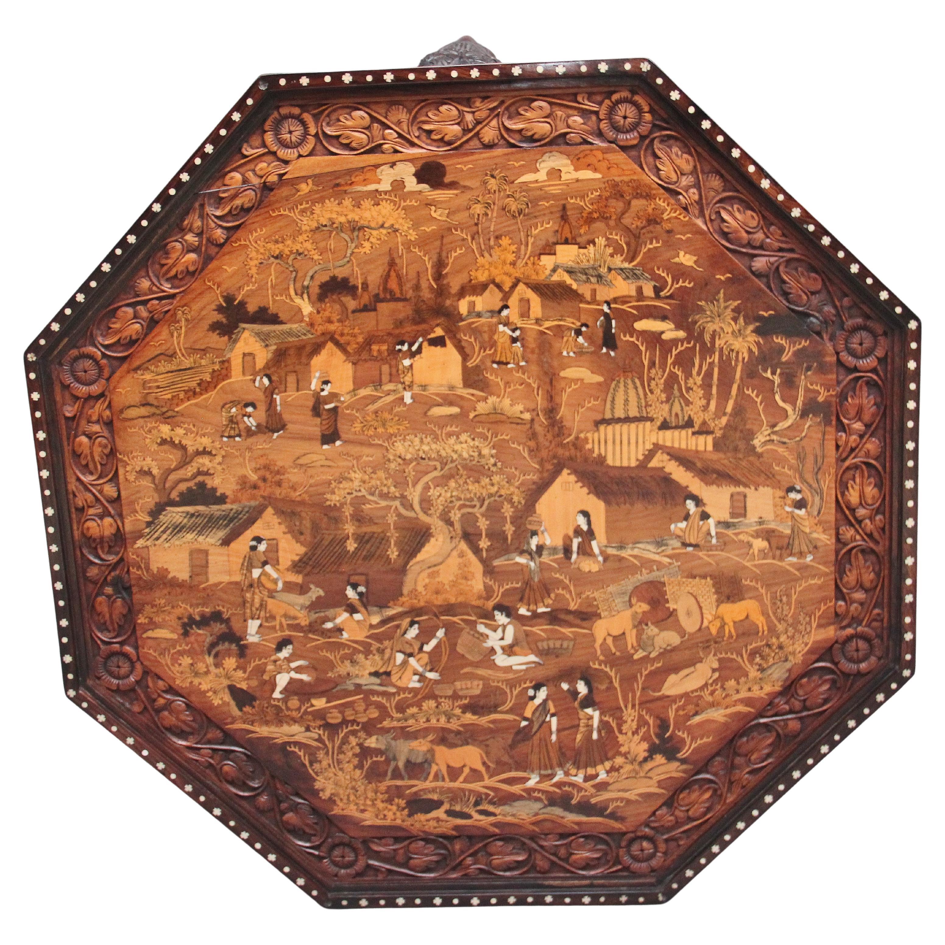 Table basse indienne en bois d'ébène et marqueterie