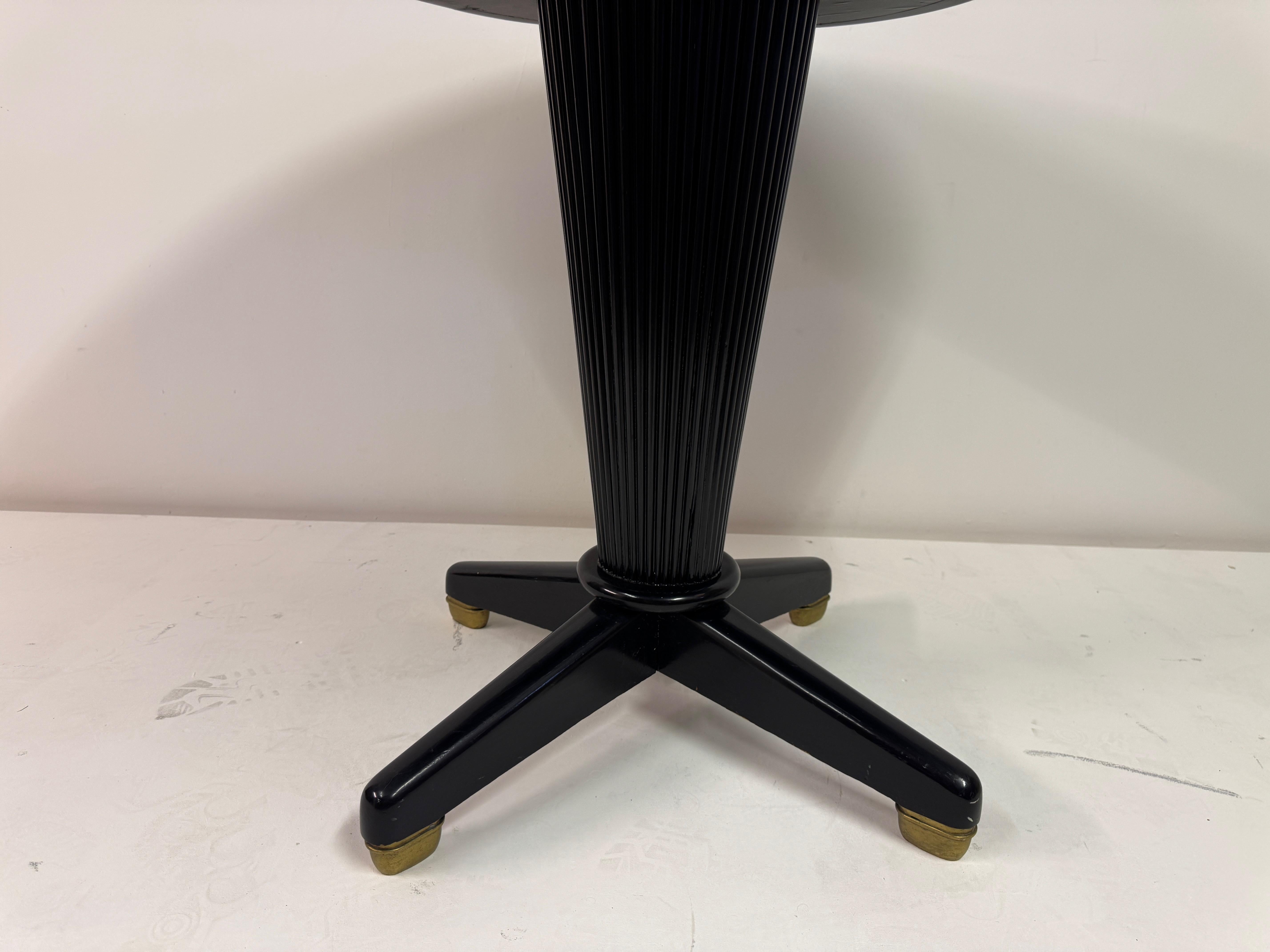 Mesa de centro ebonizada con tapa de mármol Verde Alpi, Italia, años 50 siglo XX en venta