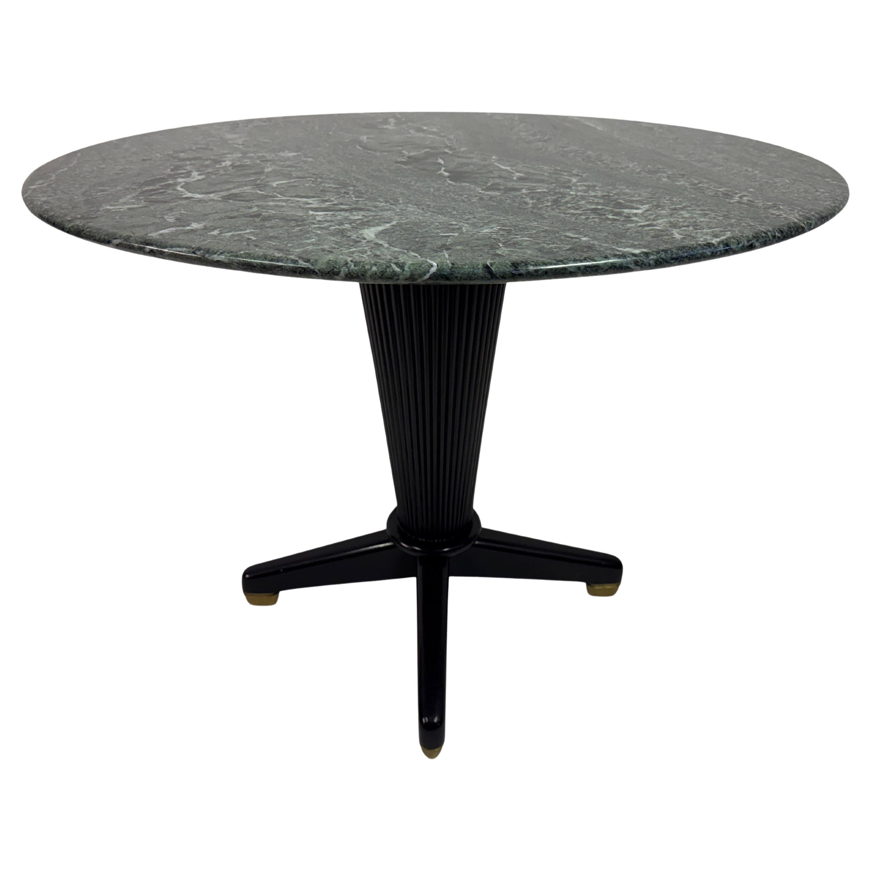 Mesa de centro ebonizada con tapa de mármol Verde Alpi, Italia, años 50 en venta
