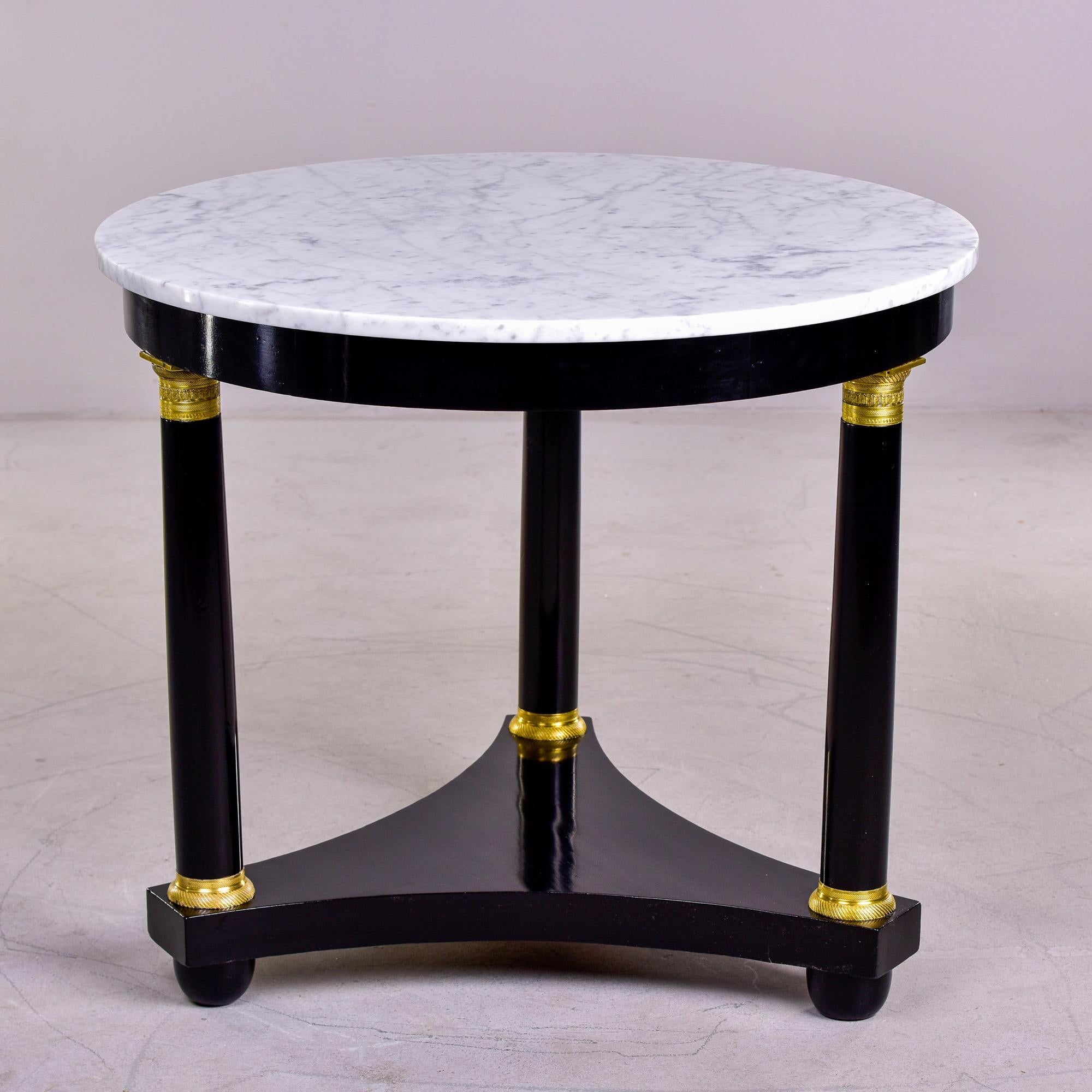 Ebonised Louis XVI Style Round Side Table with White and Gray Marble Top In Good Condition In Troy, MI