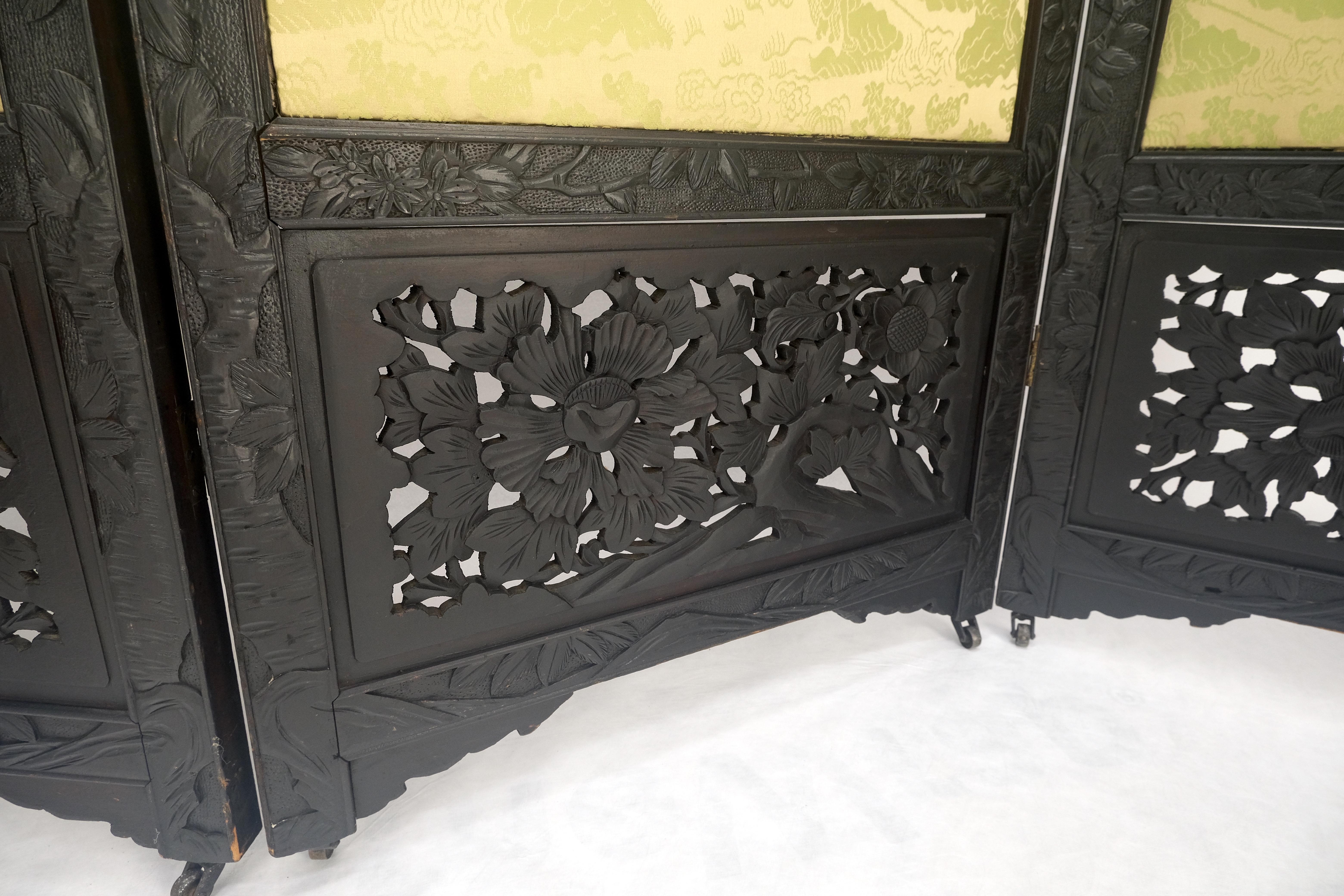 Teck ébonisé et soie finement sculptée japonaise asiatique 4 panneaux séparateur de pièce NICE en vente 3