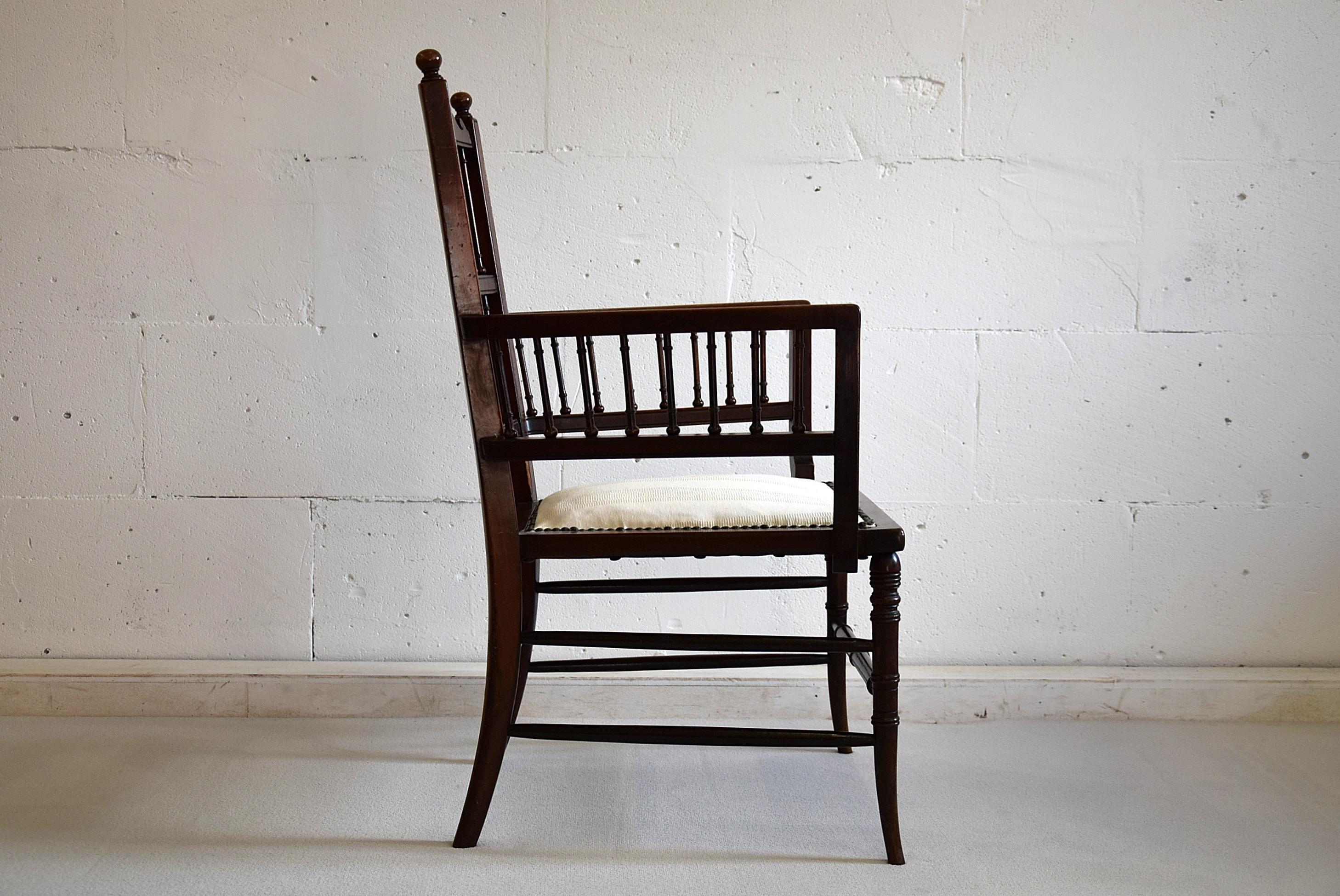 Ebonized 19th Century Art & Craft Sussex Armchair In Good Condition For Sale In Weesp, NL