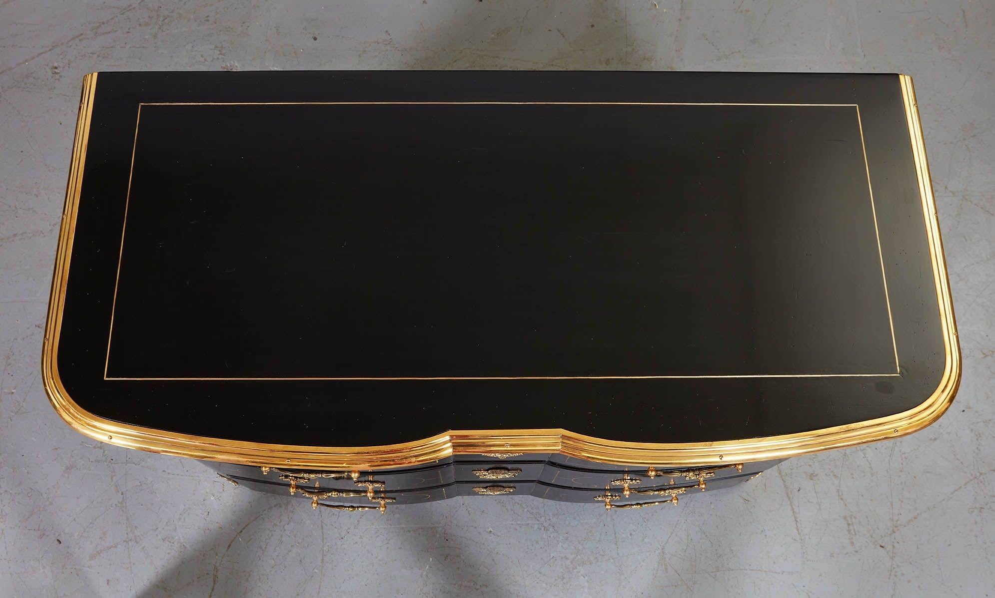 Ebonized and Brass Inlaid Commode In Good Condition For Sale In Greenwich, CT