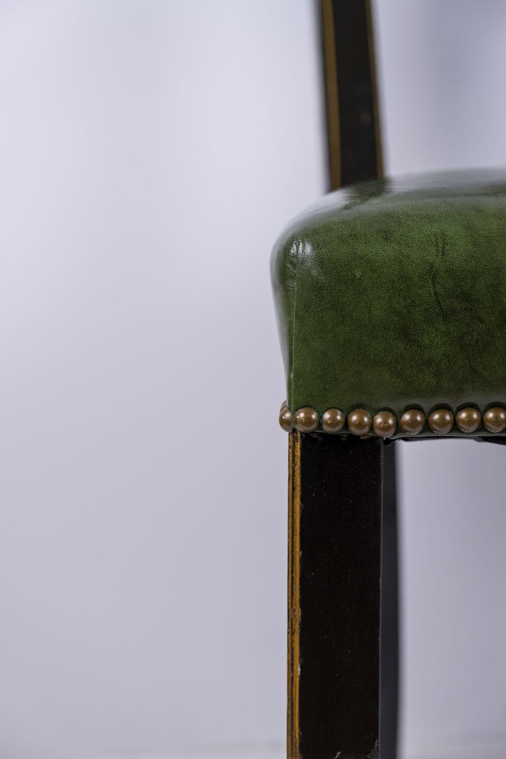 Portugiesischer Beistellstuhl, ebonisiert und vergoldet (Rokoko) im Angebot
