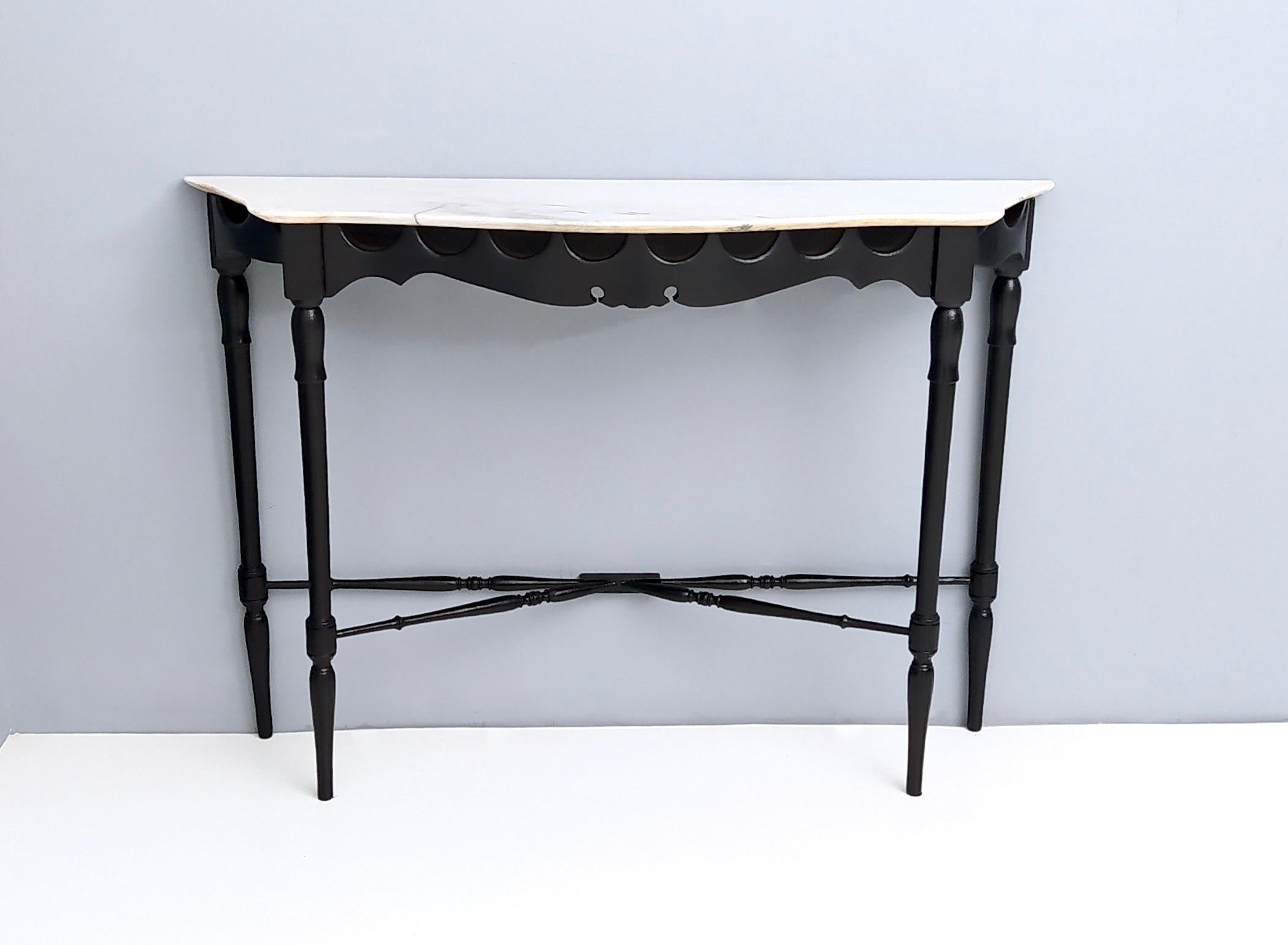 Vintage Ebonized and Turned Wood Console with a Flamed Carrara Marble Top, Italy In Good Condition In Bresso, Lombardy