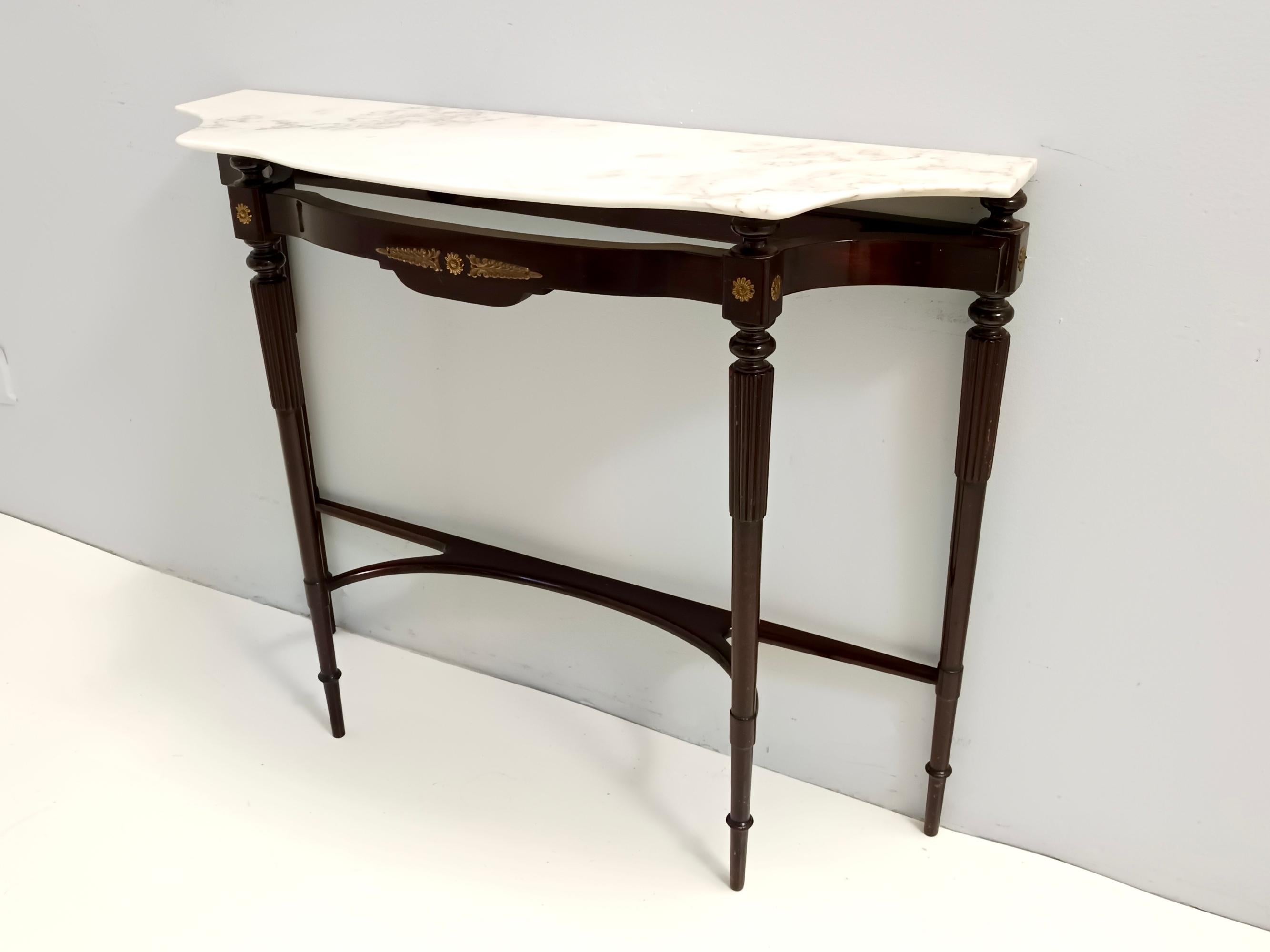Konsolentisch aus ebonisierter Buche mit rosa portugiesischer Marmorplatte, Italien (Mitte des 20. Jahrhunderts) im Angebot