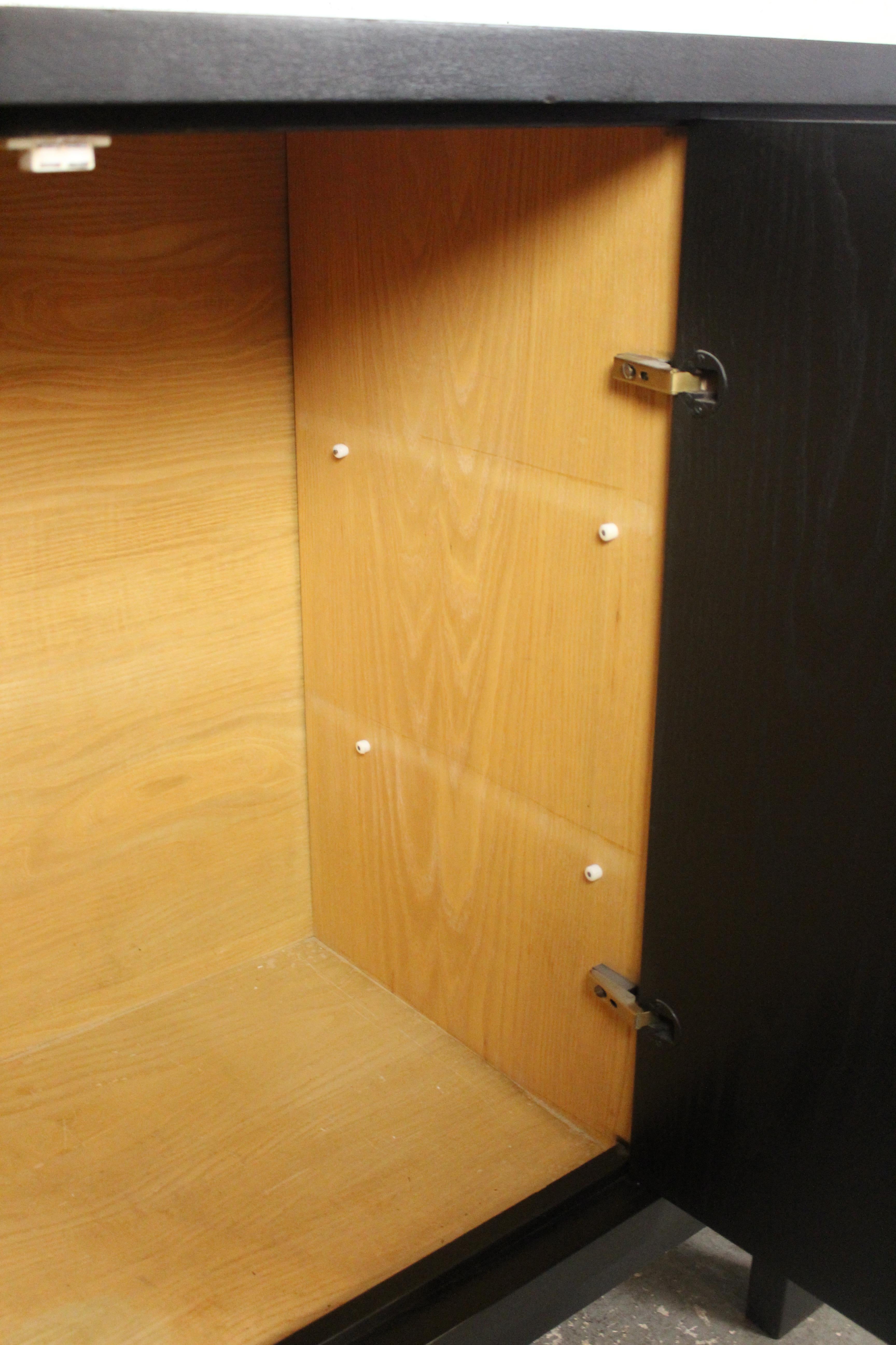 Brutalistischer Schrank aus Ebenholz von De Coene Frères aus Belgien im Angebot 5