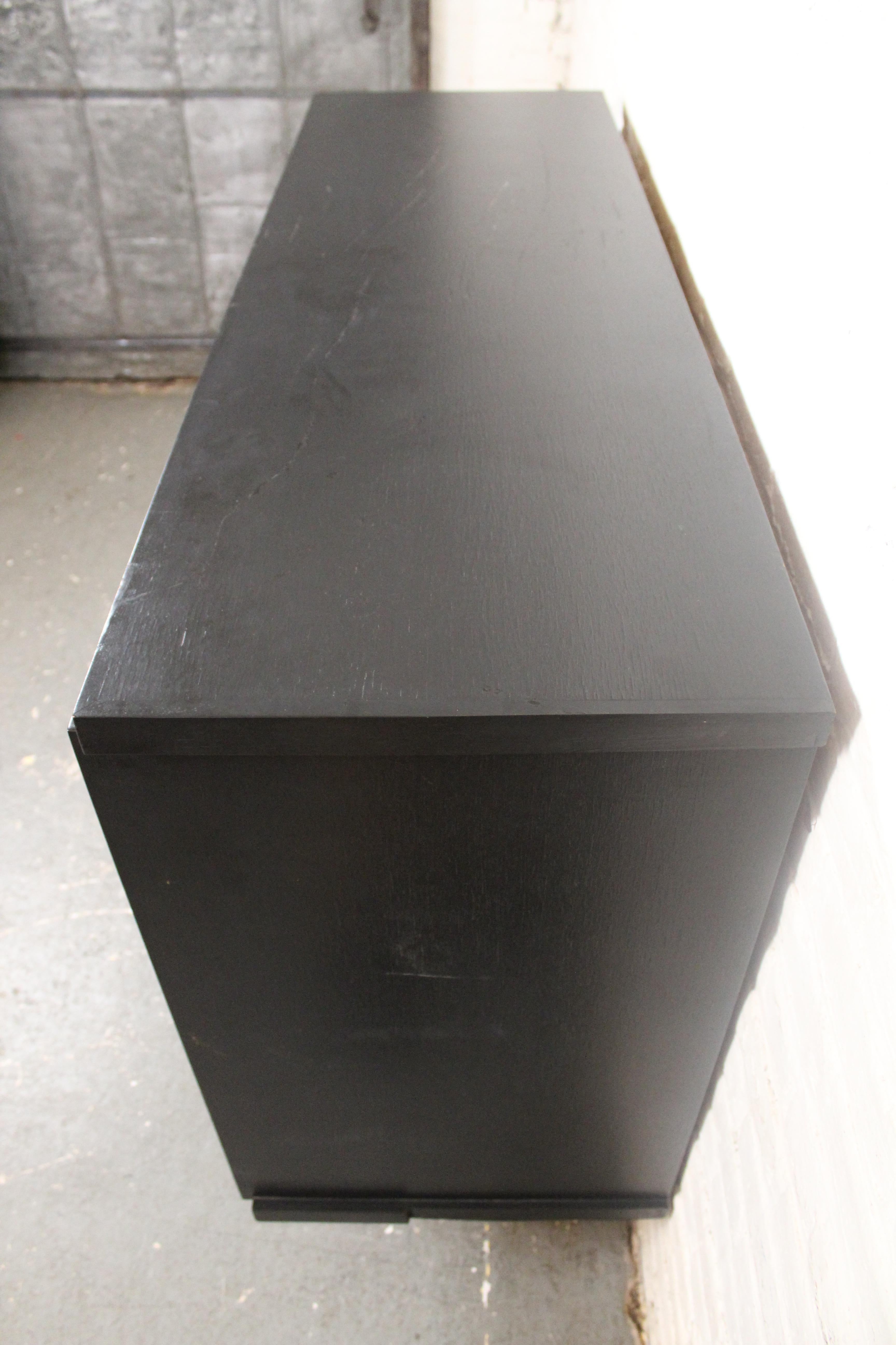 Brutalistischer Schrank aus Ebenholz von De Coene Frères aus Belgien (Geschnitzt) im Angebot