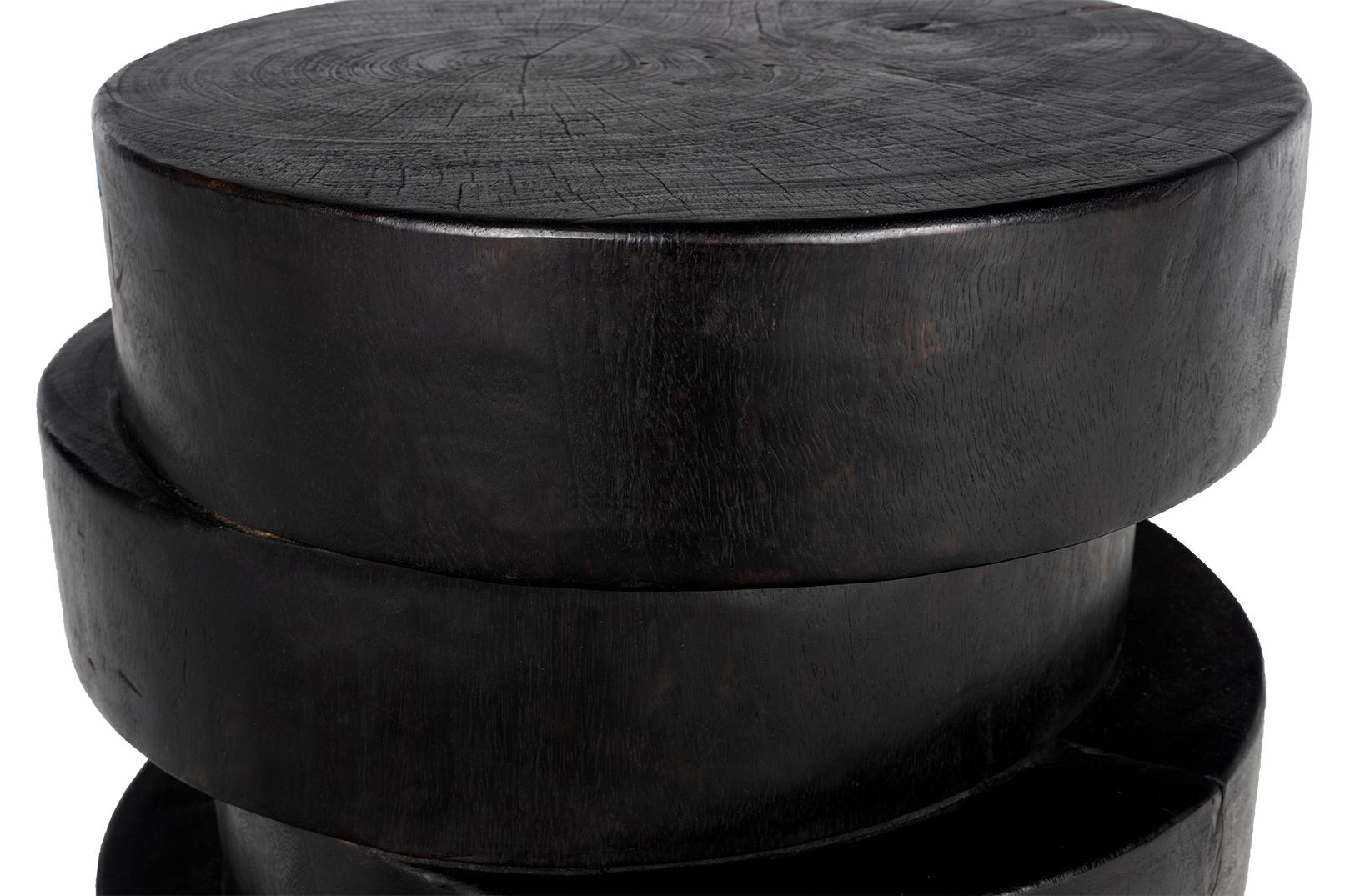 Tavolino in legno ebanizzato intagliato con design impilato in vendita 1