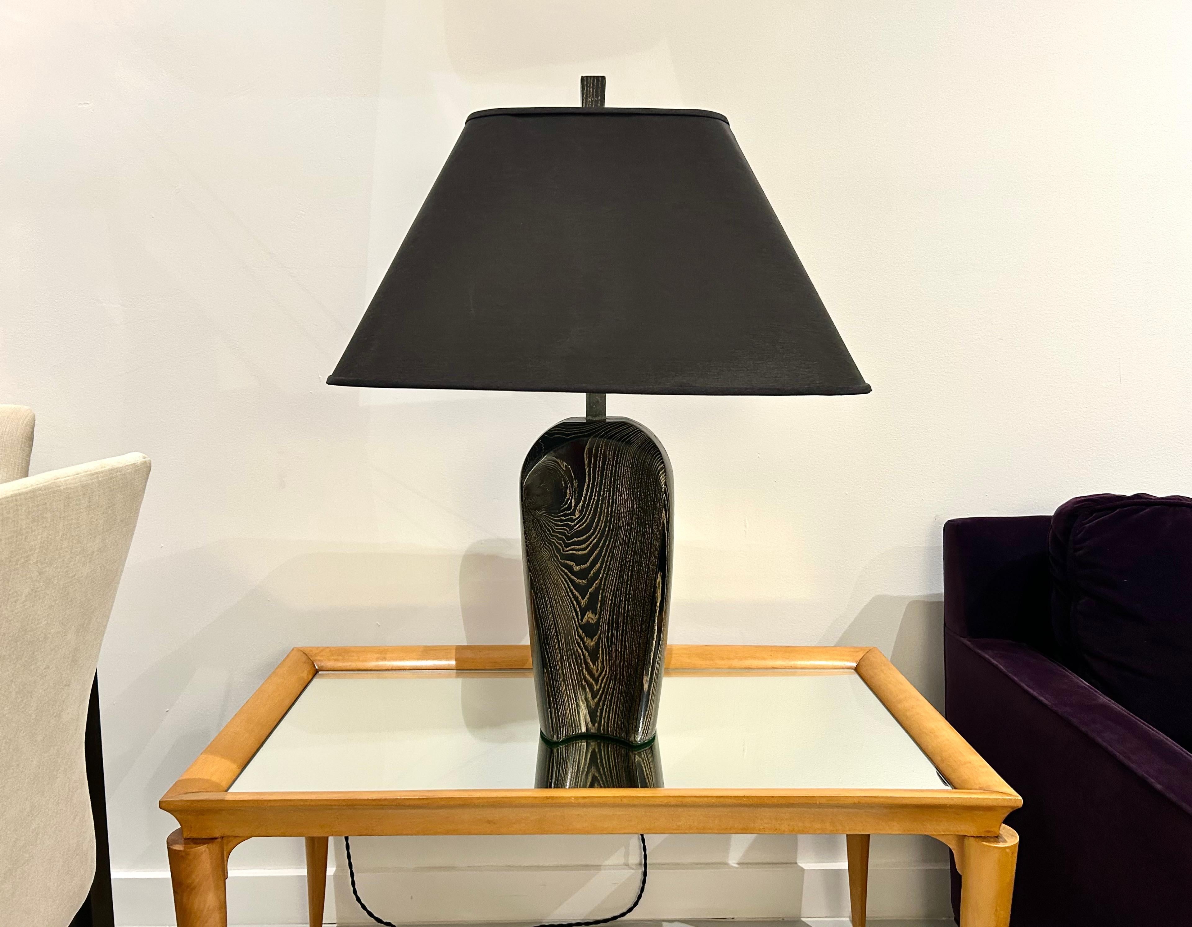 Tischlampe aus ebonisierter, keramisierter Eiche, USA 1970er im Angebot 6