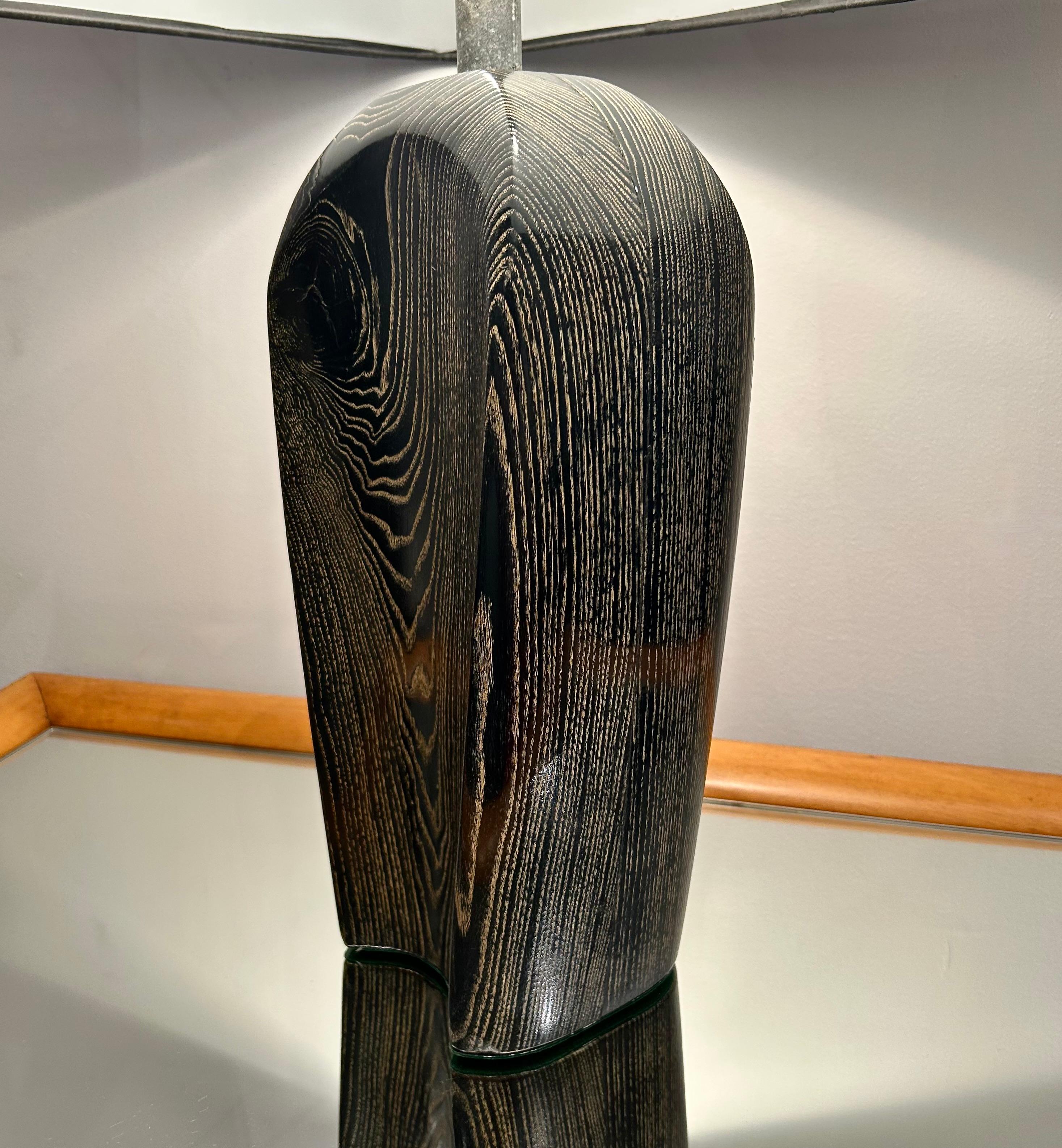 Tischlampe aus ebonisierter, keramisierter Eiche, USA 1970er im Angebot 1