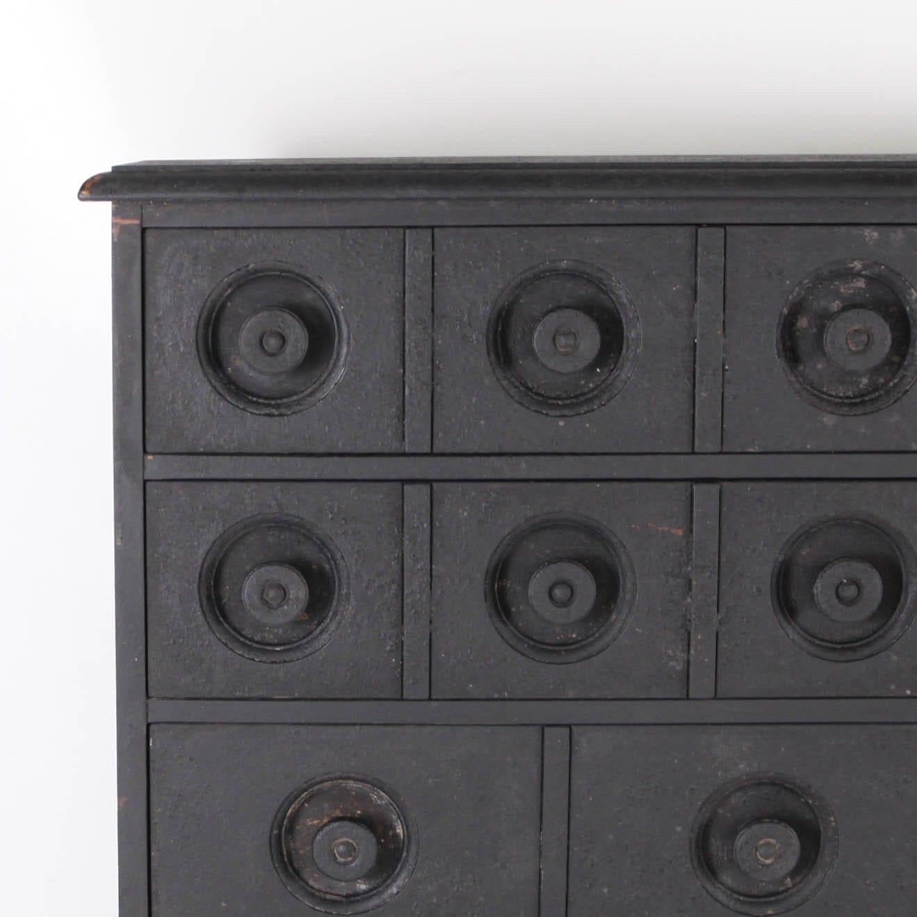 Ebonized chest of drawers In Good Condition For Sale In Isle Sur Sorgue, FR