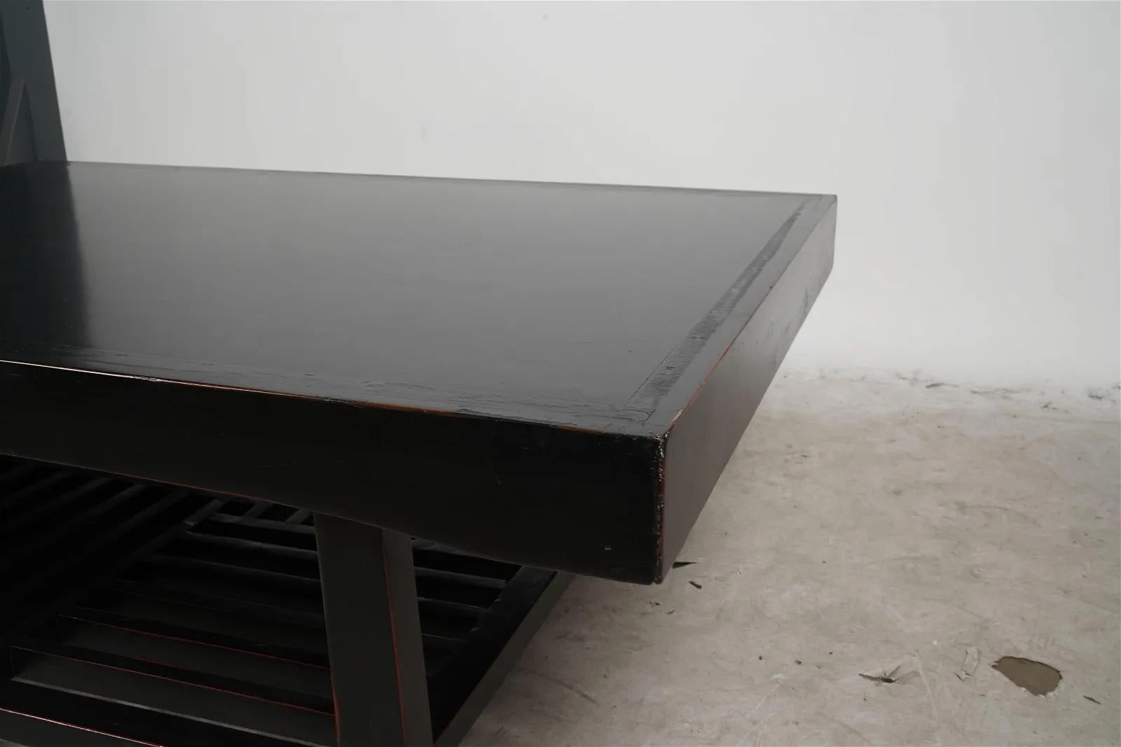 Table basse chinoise ébonisée, fabriquée à la main - Fin du 20e siècle Bon état - En vente à Los Angeles, CA