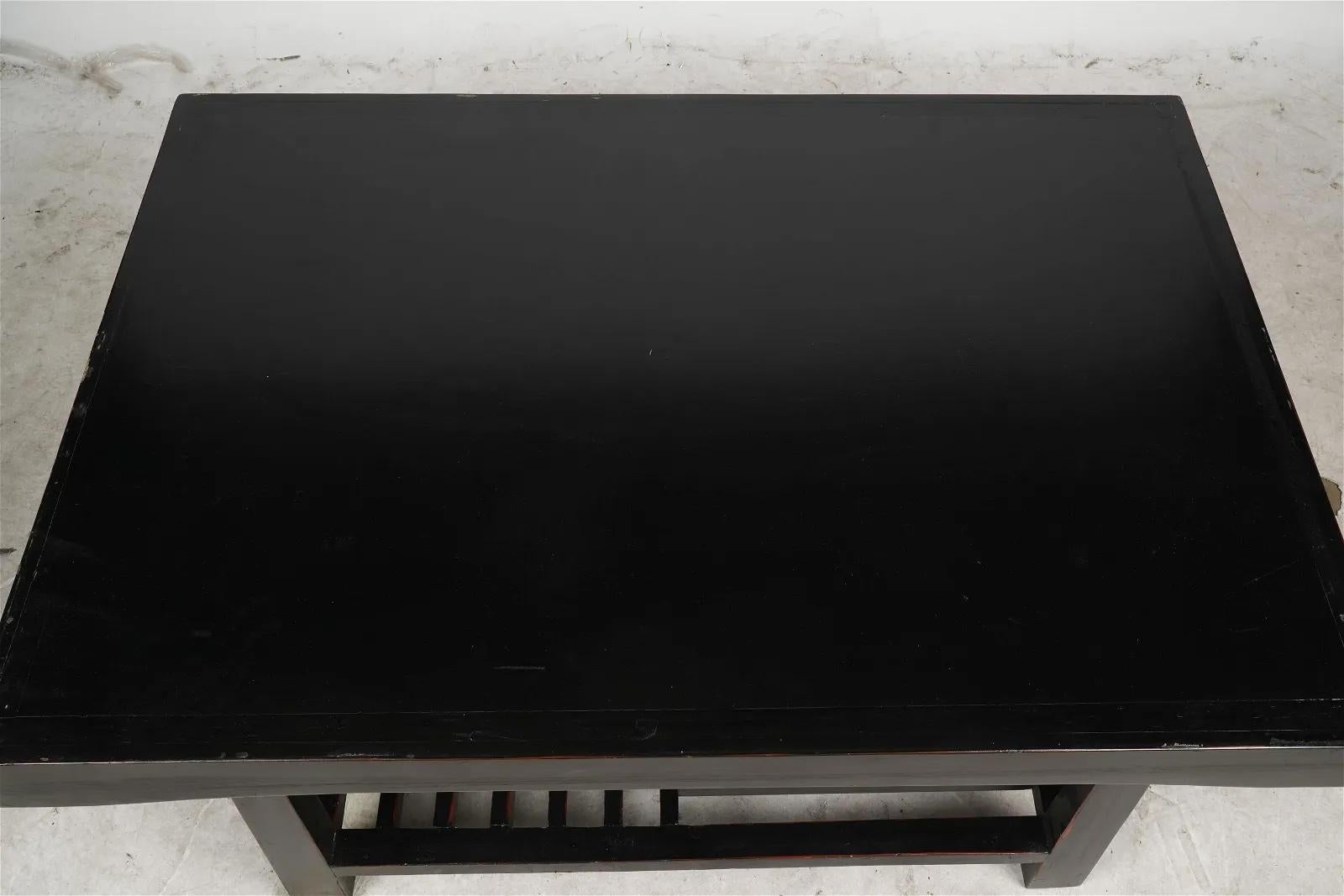 Table basse chinoise ébonisée, fabriquée à la main - Fin du 20e siècle en vente 1