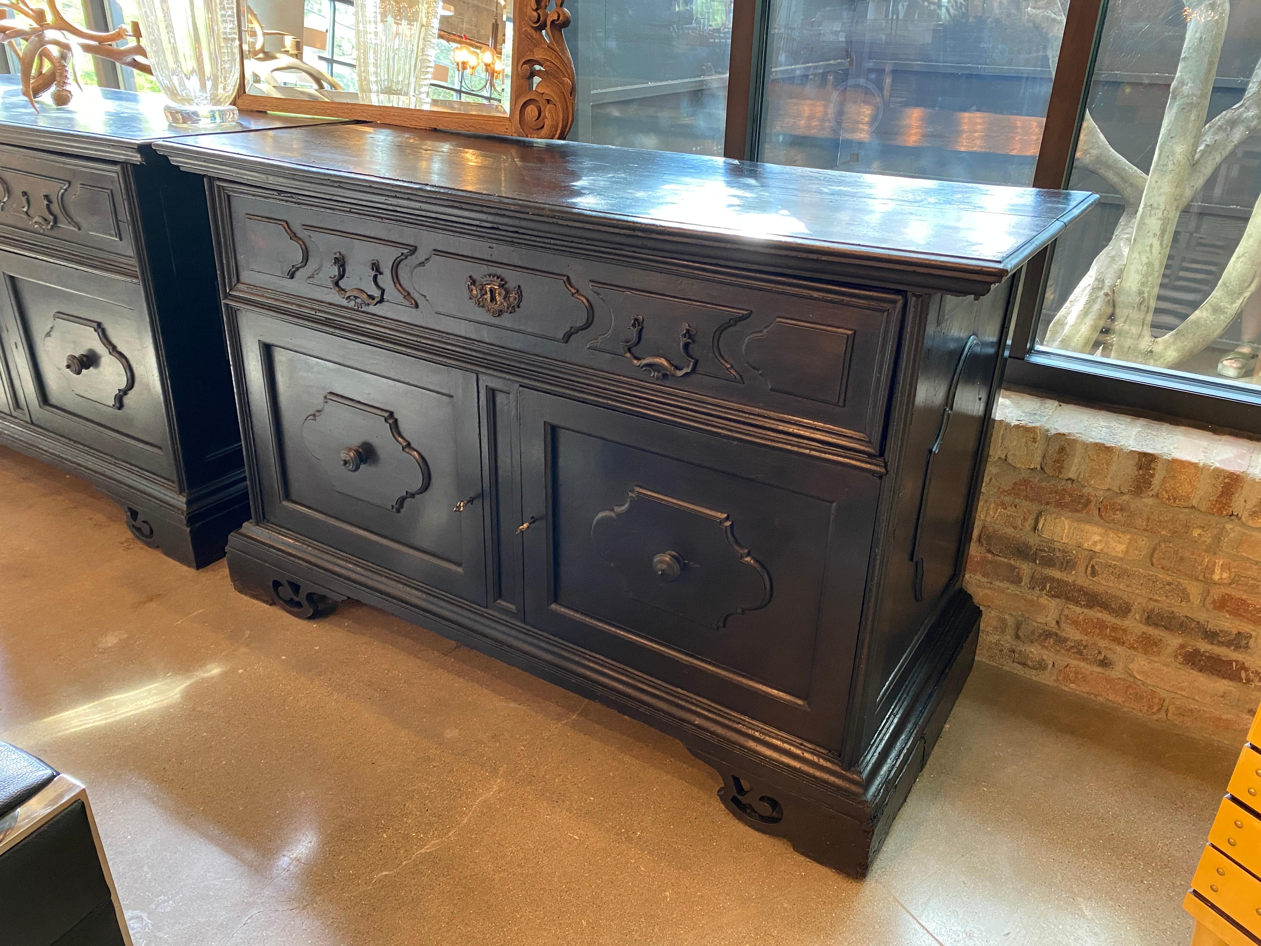 Ebonized Commode, Italy, 18th Century In Good Condition In Austin, TX