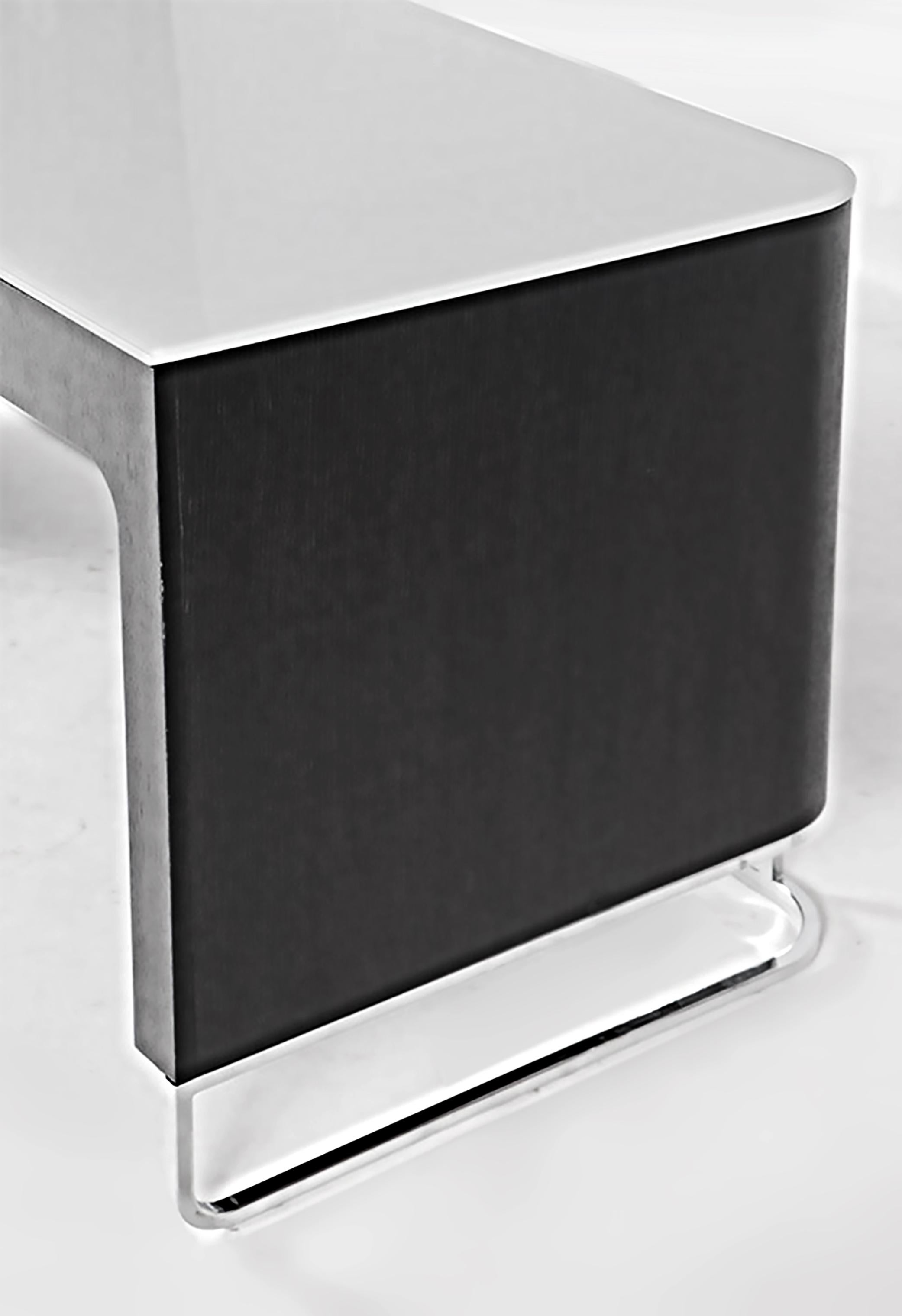 Zeitgenössischer Schreibtisch aus Holz, Chrom und Glasplatte, ebonisiert, 21. Jahrhundert (Metall) im Angebot