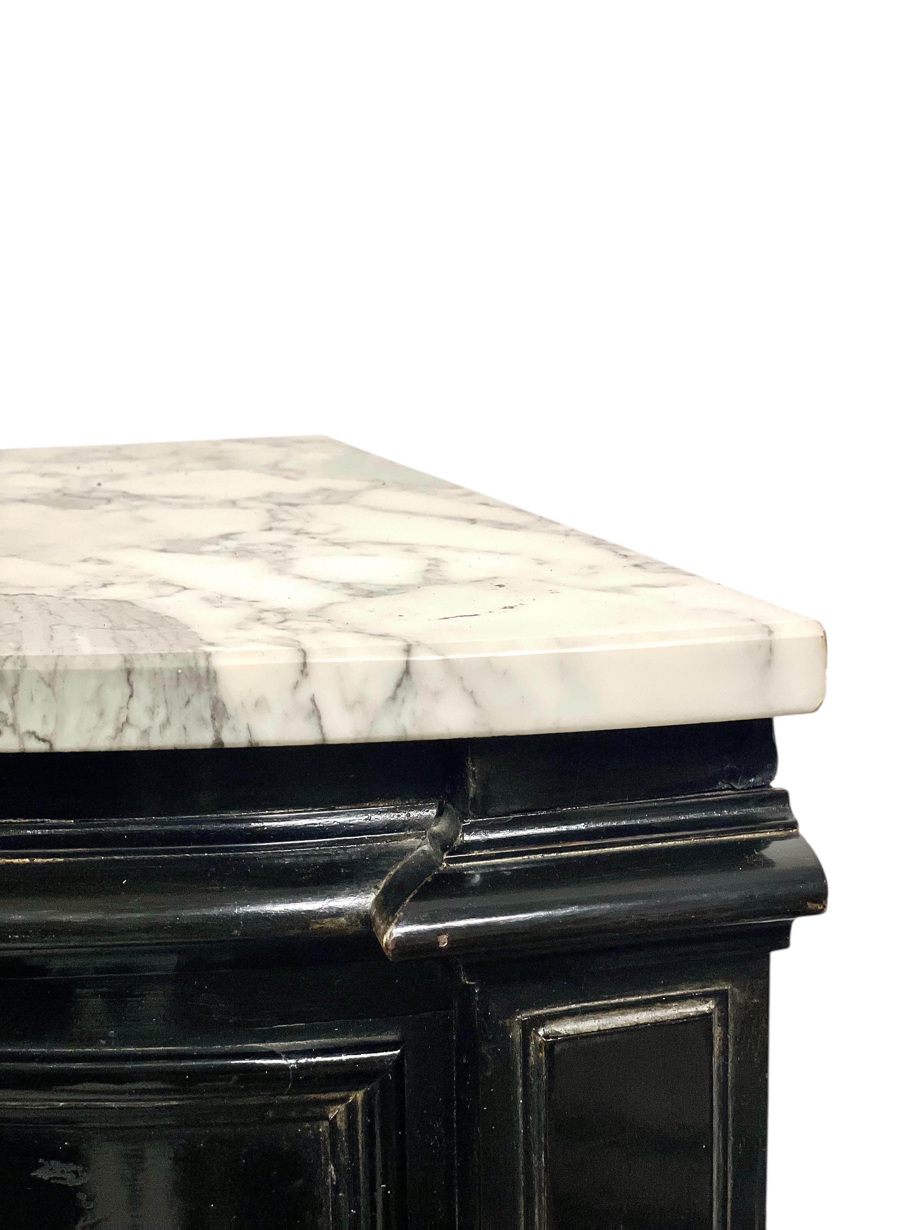 Ebonisierte Eckvitrine mit Marmorplatte, Periode Napoleon III im Angebot 6