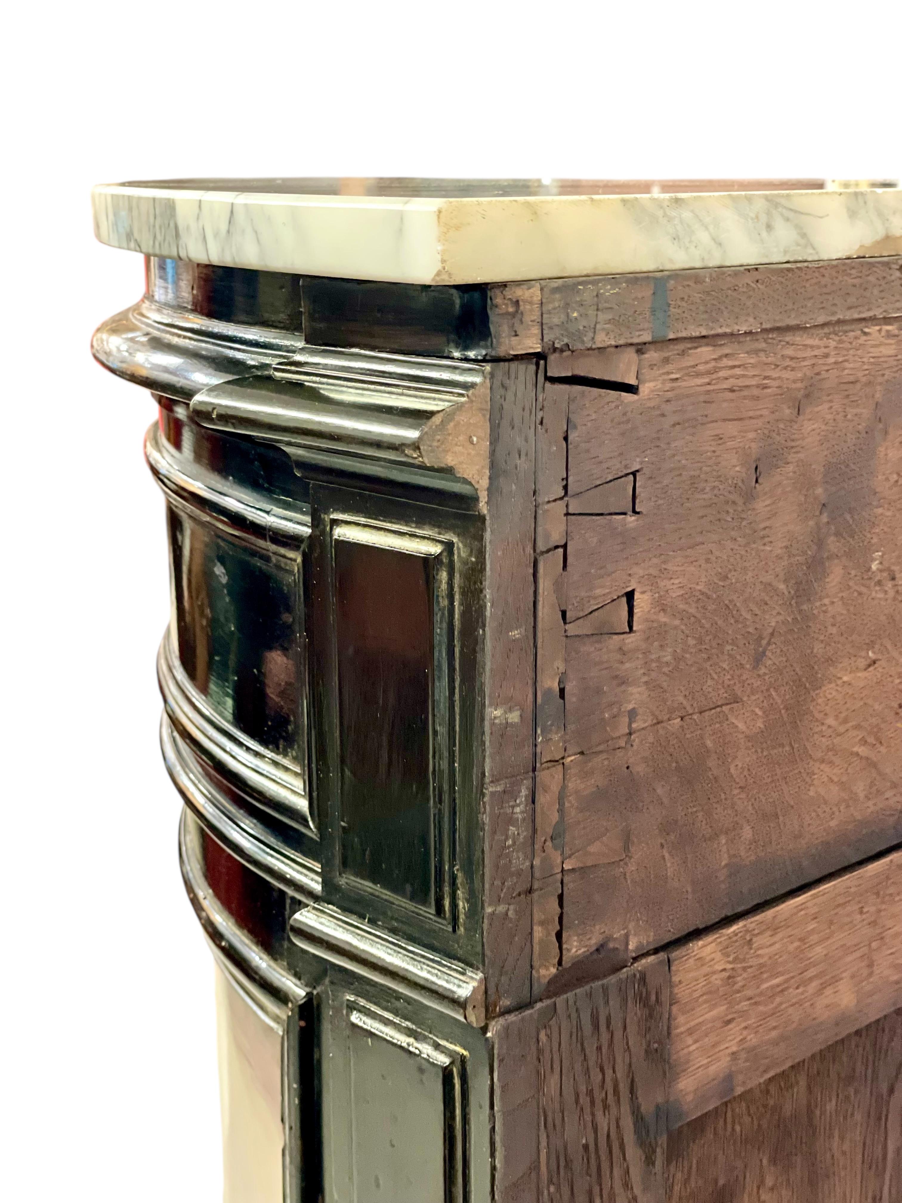 Ebonisierte Eckvitrine mit Marmorplatte, Periode Napoleon III im Angebot 10