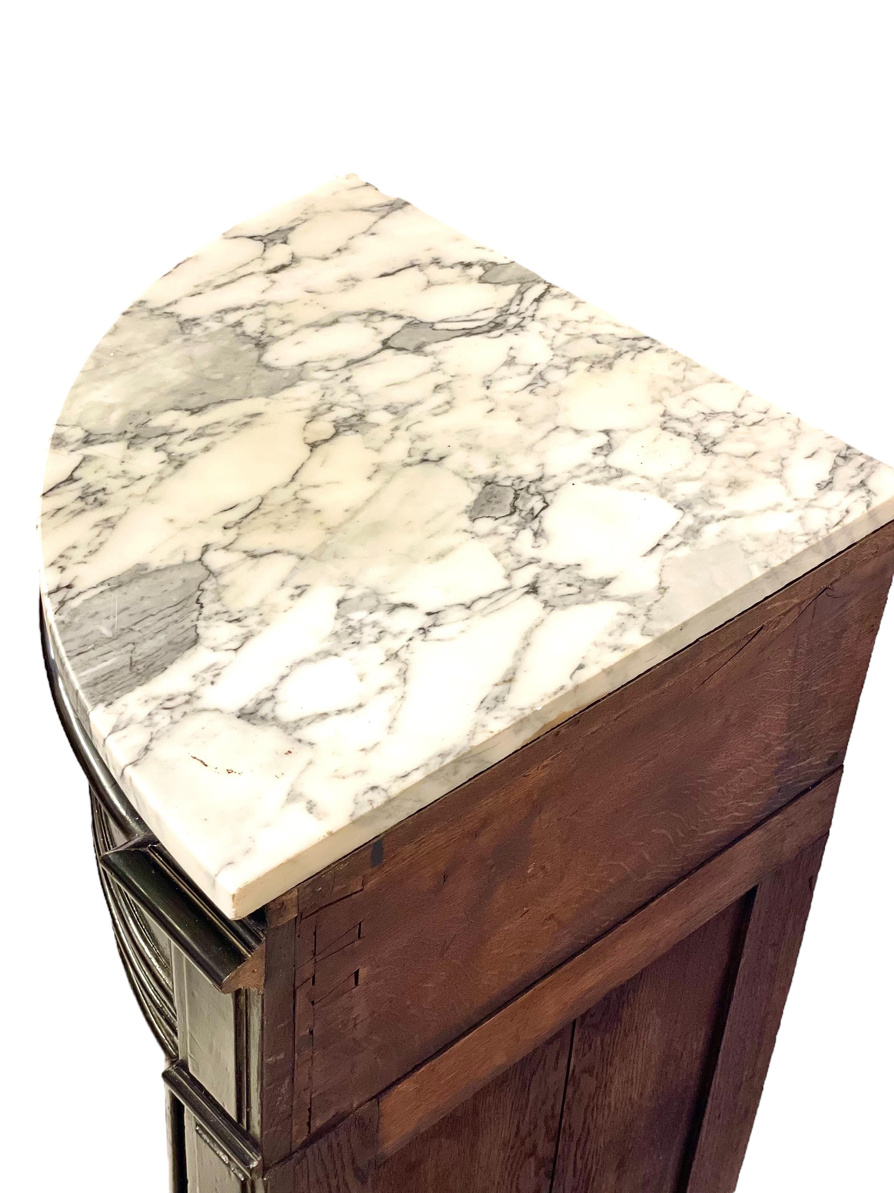 Ebonisierte Eckvitrine mit Marmorplatte, Periode Napoleon III im Angebot 11