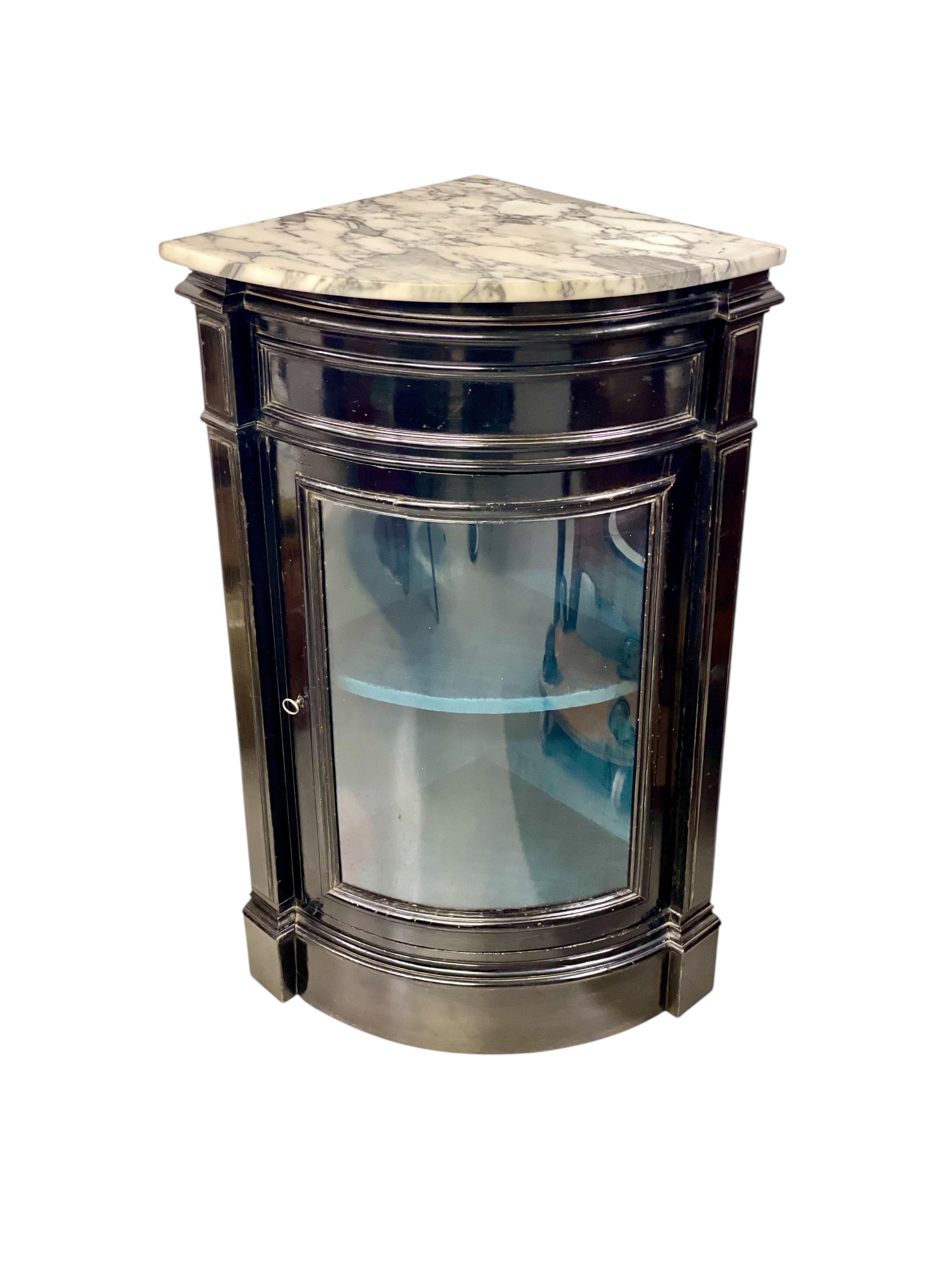 Ebonisierte Eckvitrine mit Marmorplatte, Periode Napoleon III im Angebot 13