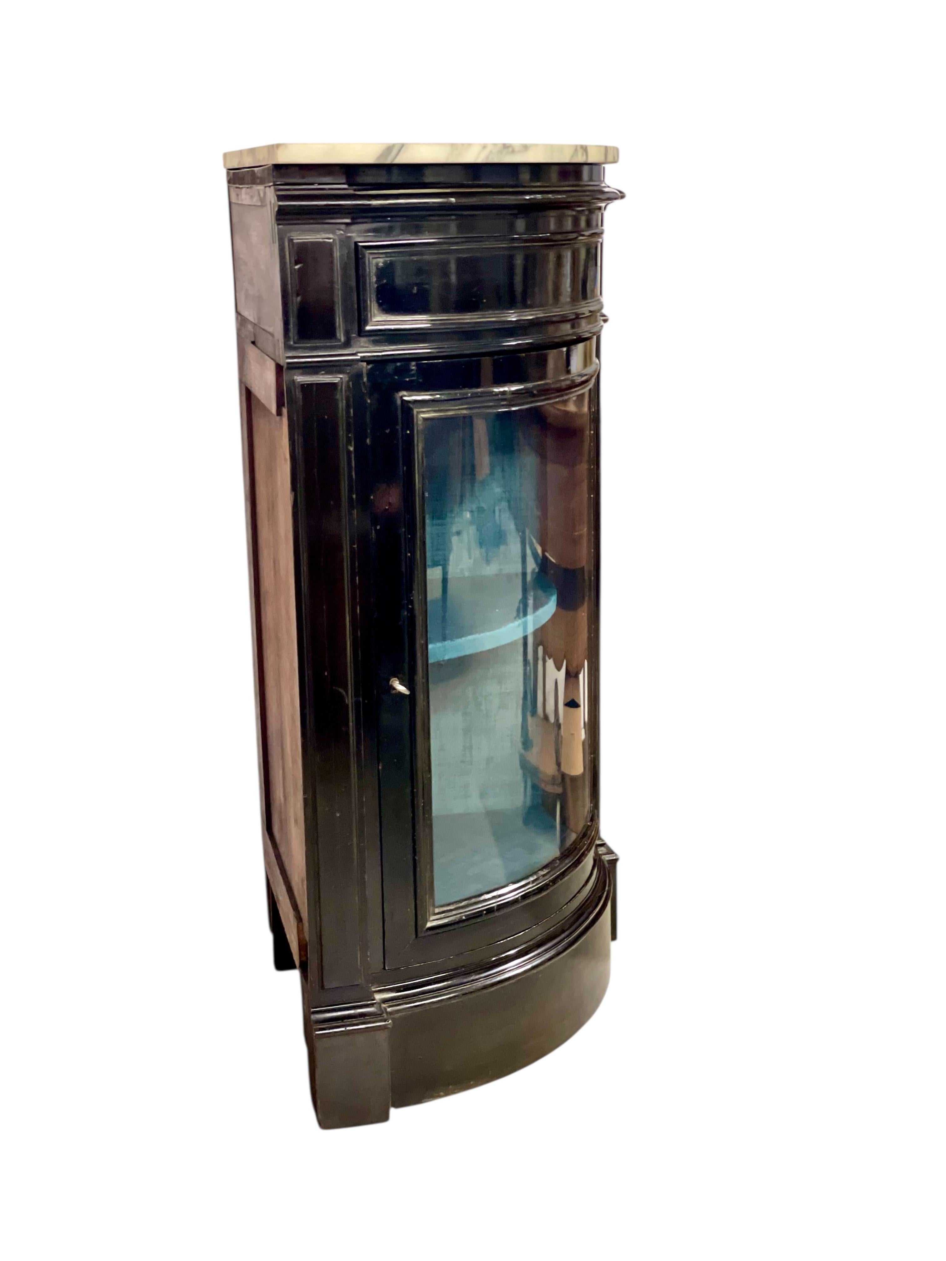 Ebonisierte Eckvitrine mit Marmorplatte, Periode Napoleon III im Zustand „Gut“ im Angebot in LA CIOTAT, FR