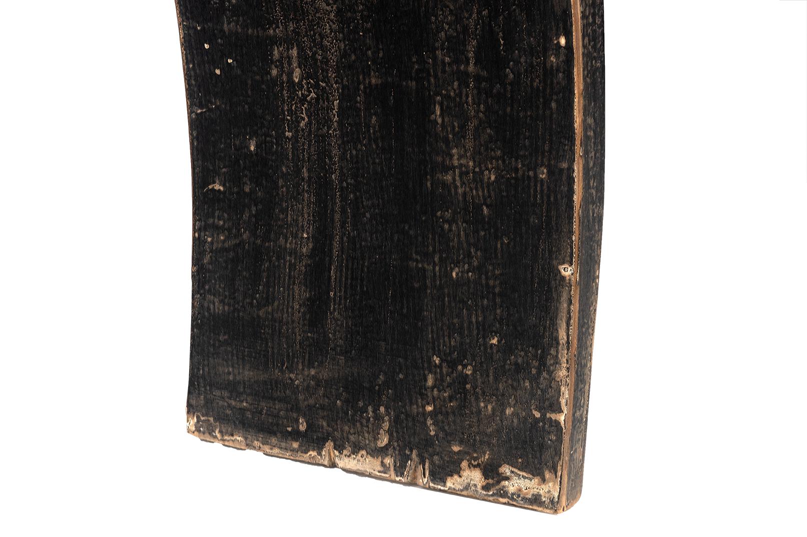 20ième siècle Table console à forme incurvée en orme ébonisé en vente