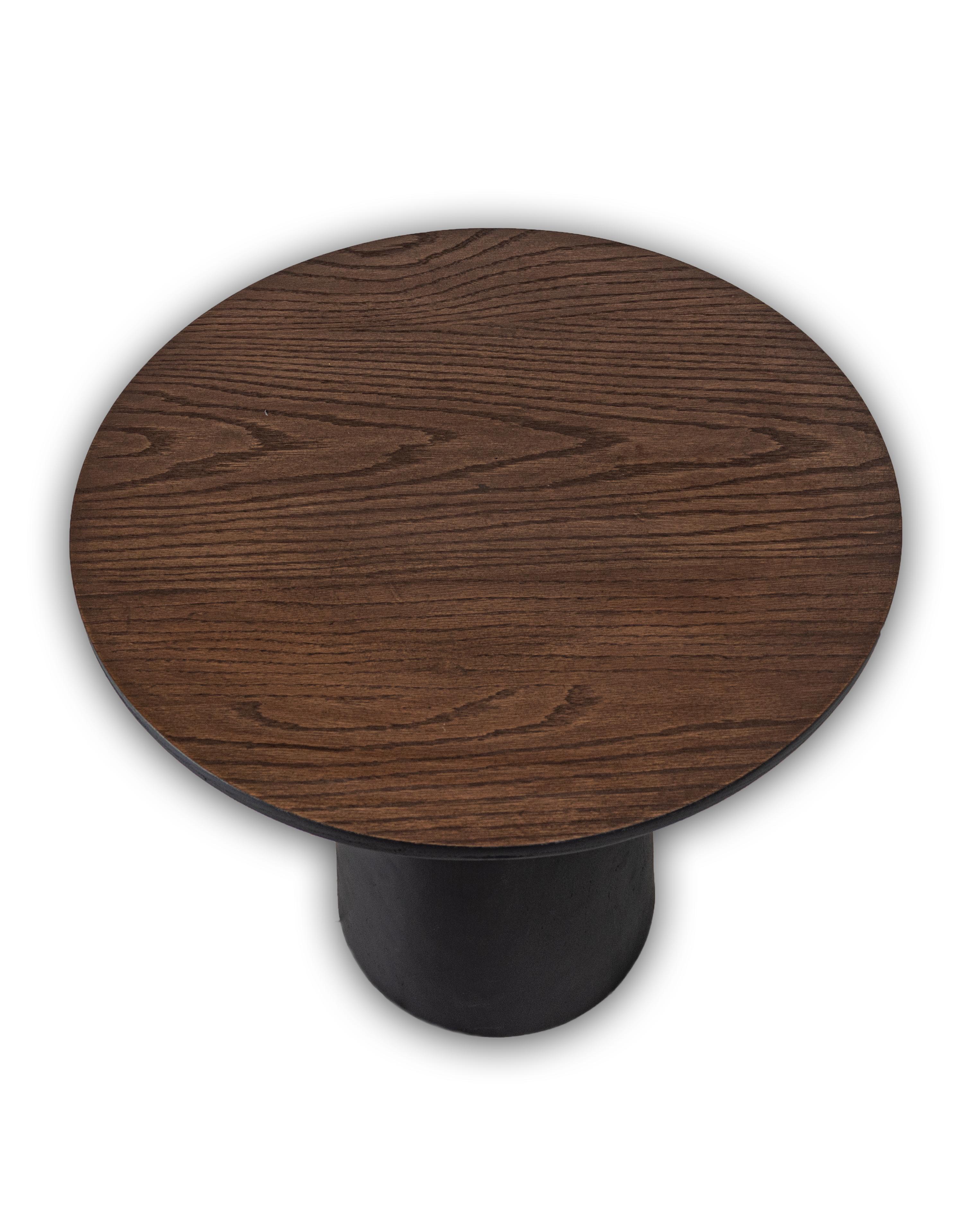 Ebonized elm modern end table

Sourced from our trade partners in Europe. One of a kind piece.