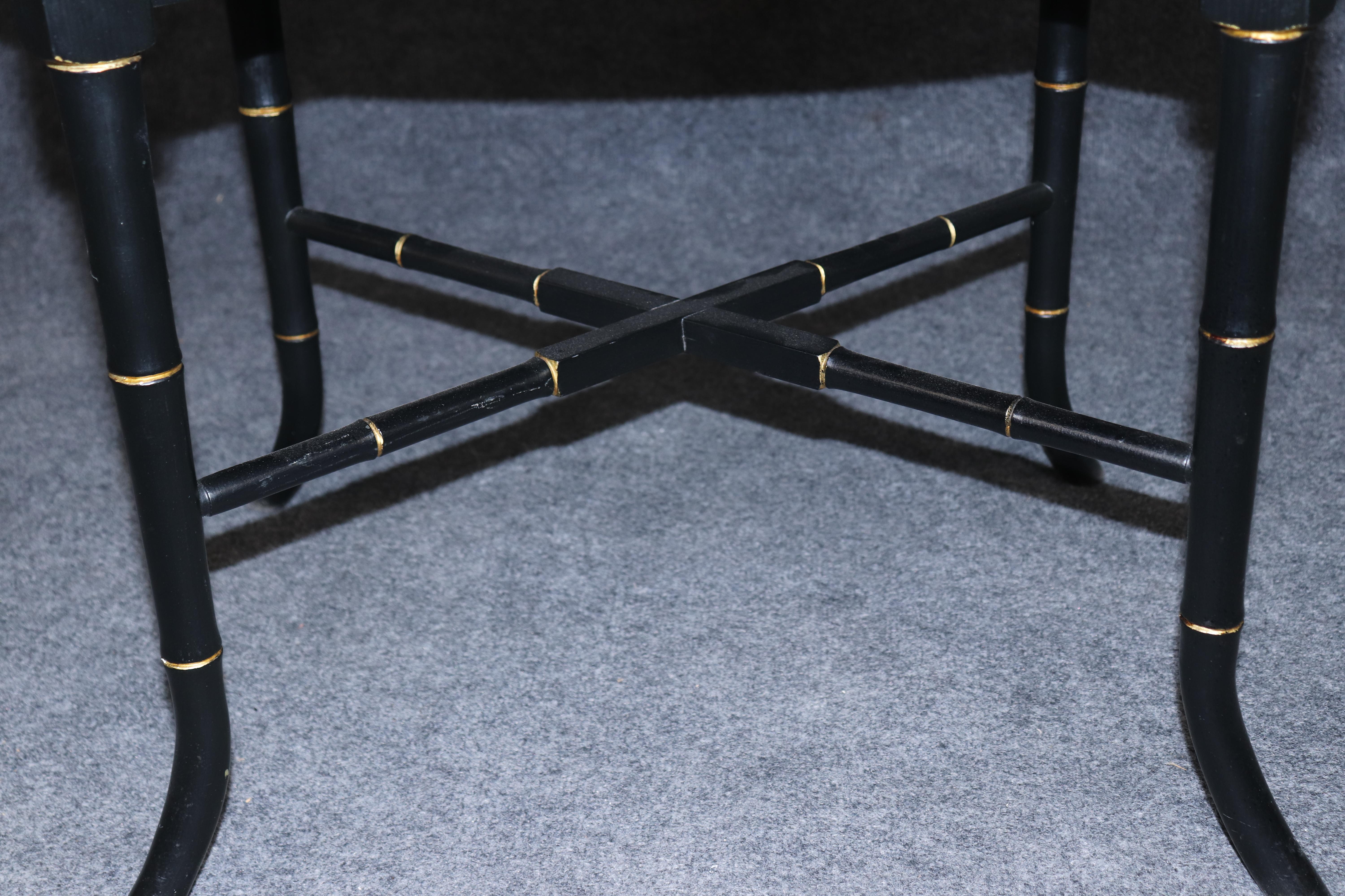 Nacre Table basse en faux bambou ébonisé Chinoiserie anglaise nacre en vente
