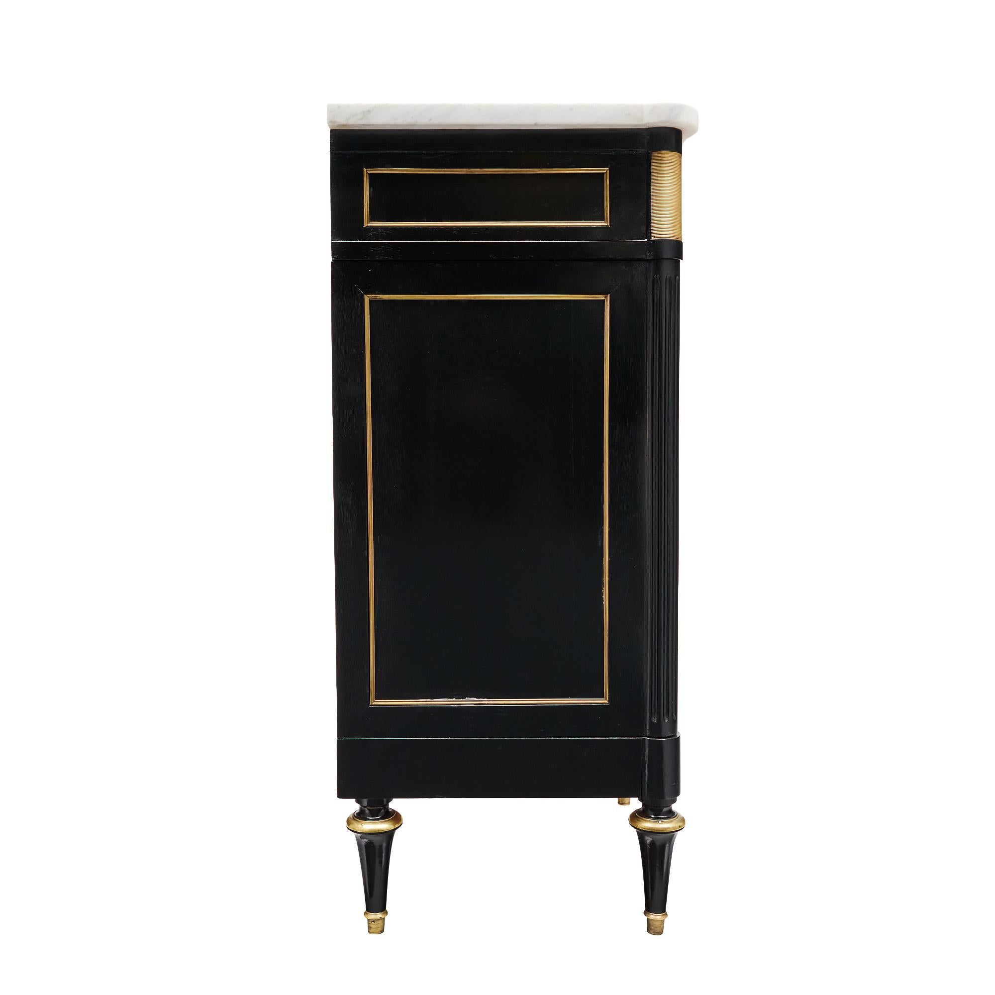 Buffet francés Luis XVI ebonizado principios del siglo XX en venta