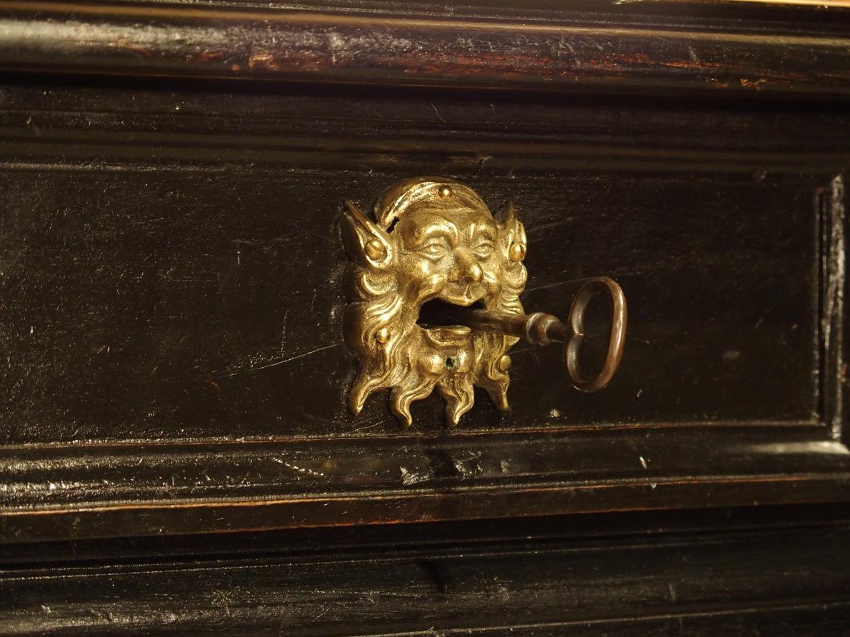 Ebonisierter französischer offener Bücherschrank Napoleon III mit gedrechselten Säulen, um 1860 3
