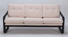 Divano francese a tre posti ebanizzato recentemente rivestito in tessuto Boucle