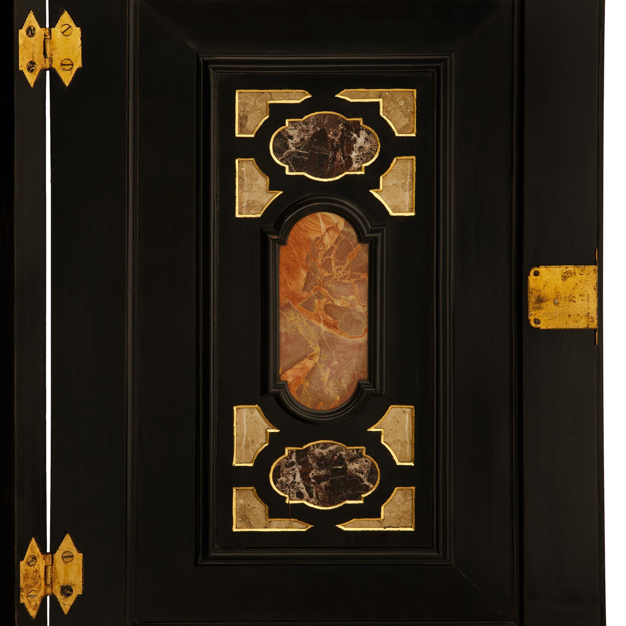 Kabinett aus ebonisiertem Obstholz, Marmor, Halbedelstein, Giltwood und Ormolu im Angebot 6