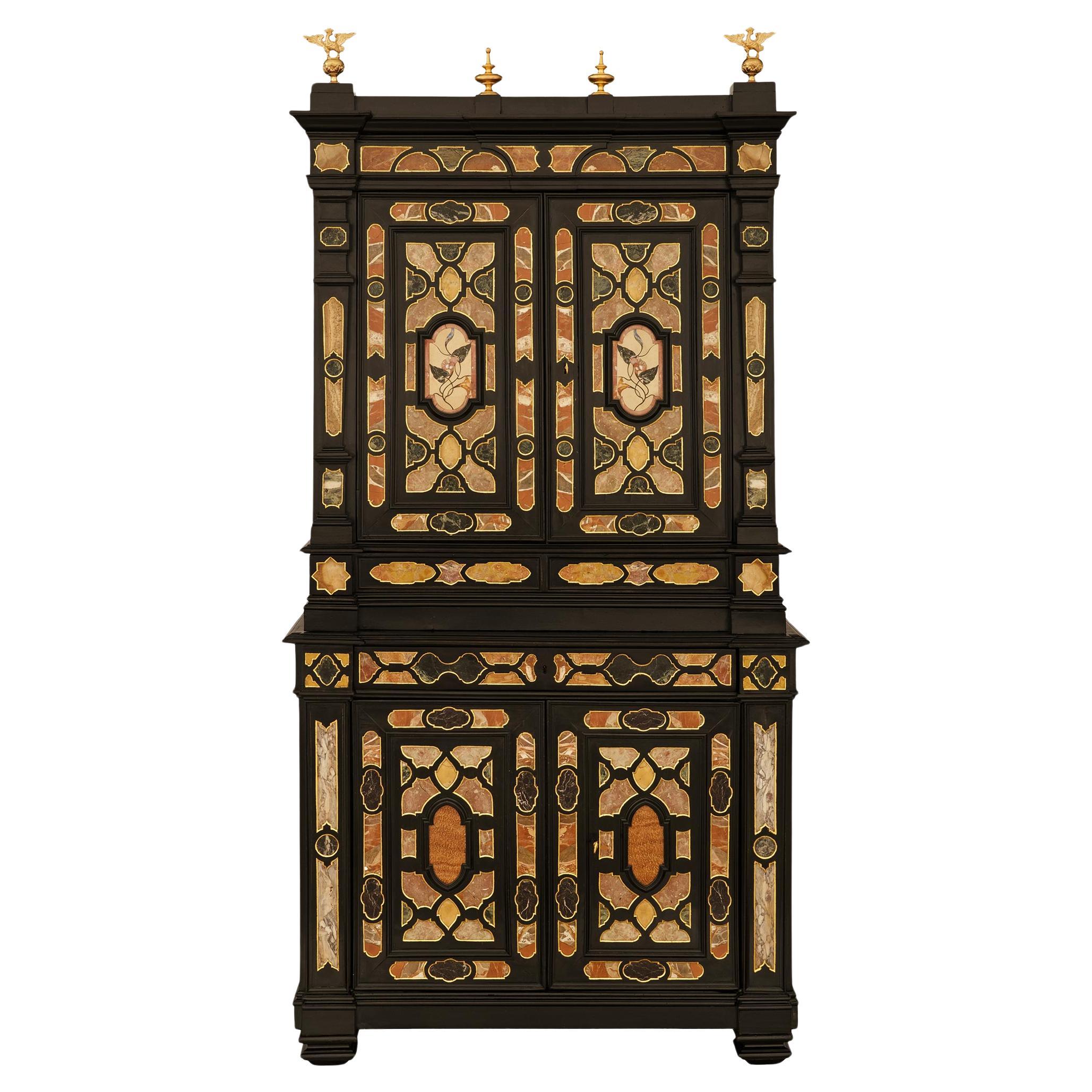 Kabinett aus ebonisiertem Obstholz, Marmor, Halbedelstein, Giltwood und Ormolu im Angebot