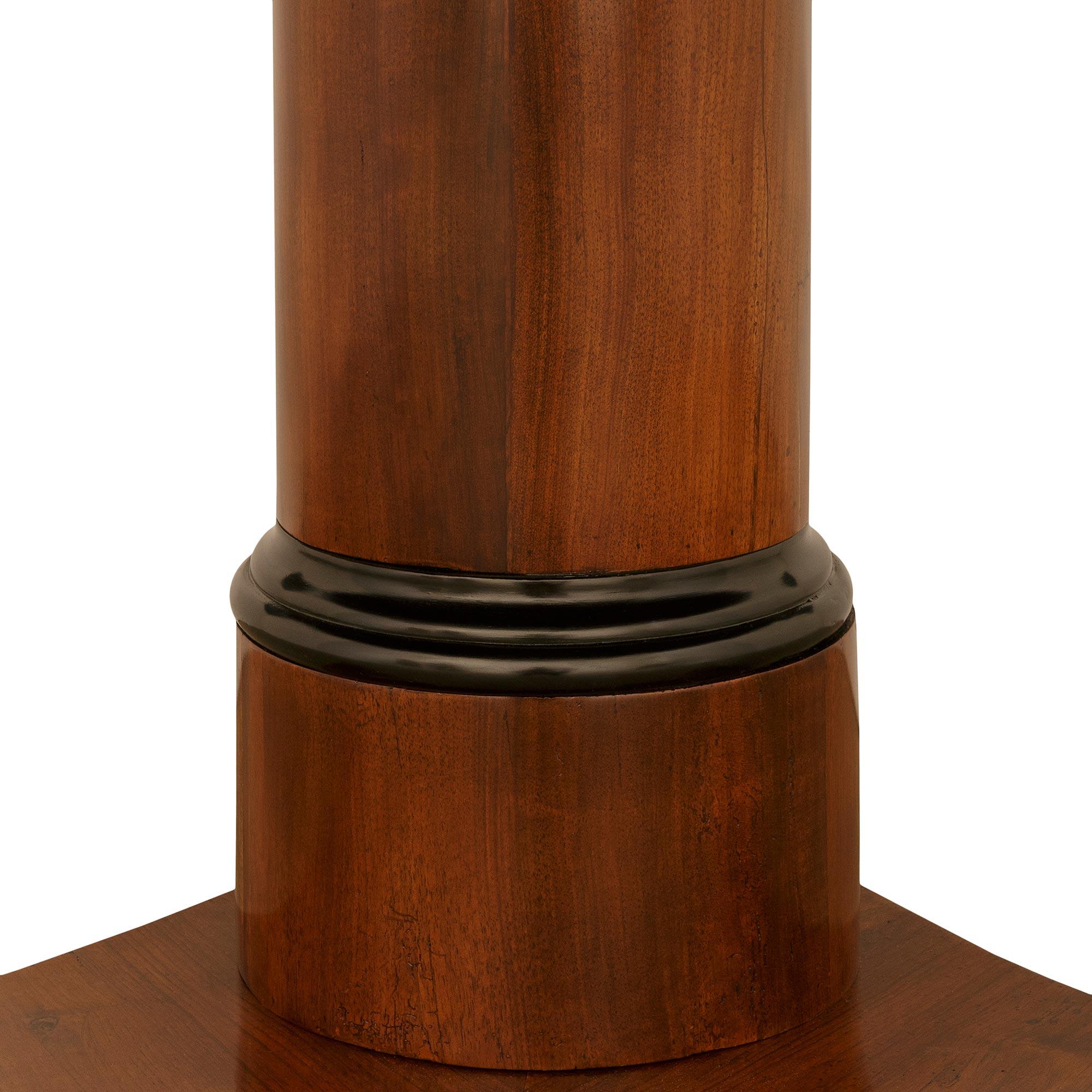 Mitteltisch aus ebonisiertem Obstholz, Ormolu und Verde Antico Marmor im Zustand „Gut“ im Angebot in West Palm Beach, FL