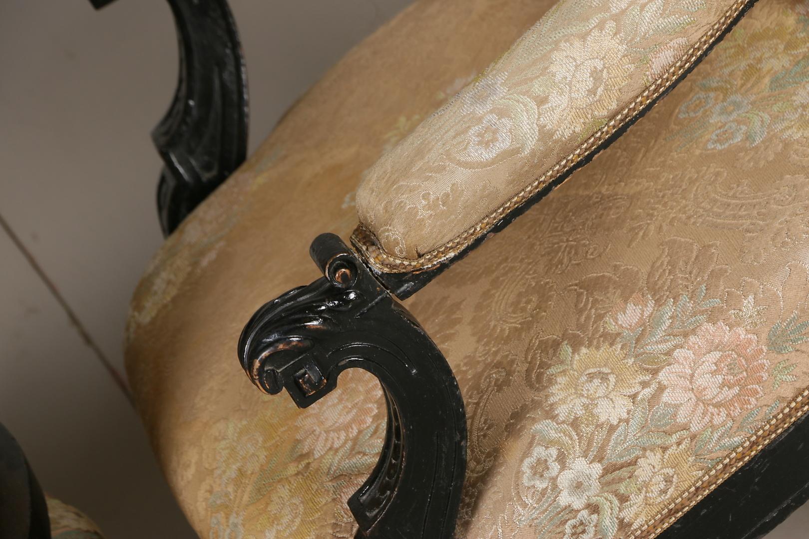 Louis XVI-Sessel aus ebonisiertem, vergoldetem Holz (Hartholz) im Angebot