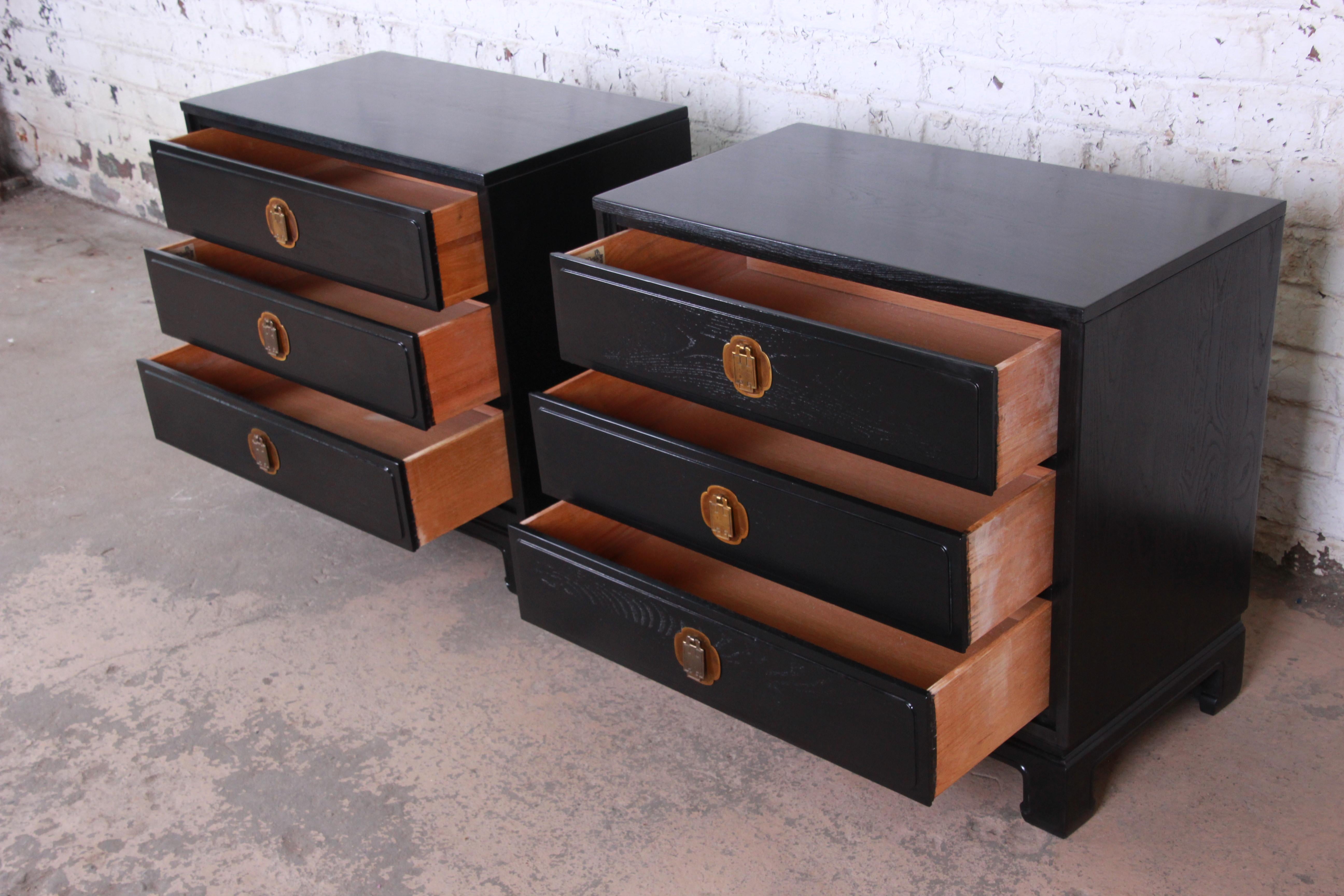Ebonized Hollywood Regency Chinoiserie Nightstands or Bachelor Chests, Pair In Good Condition In South Bend, IN