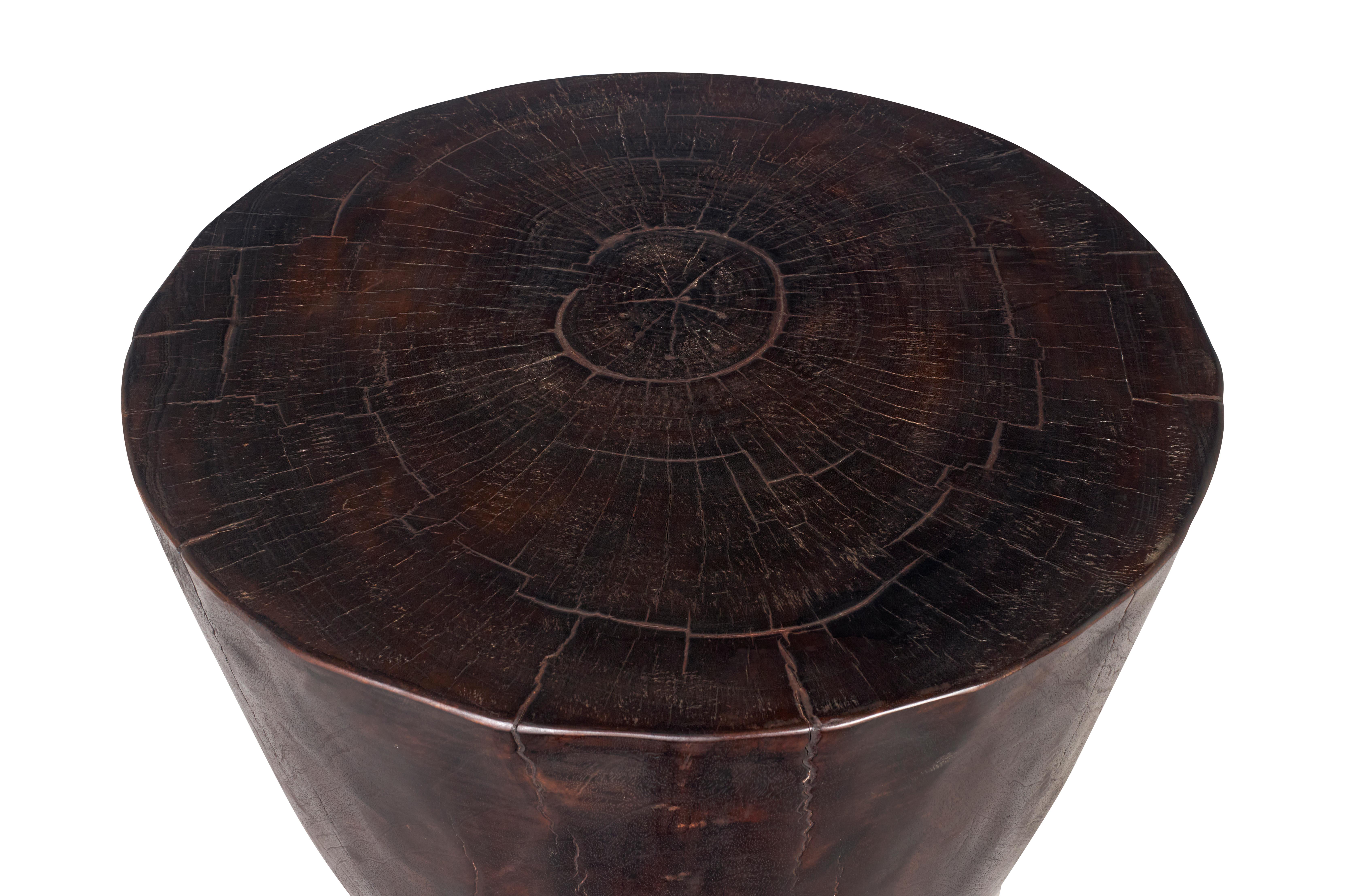 Mesa de tamaño cónico con patas de lichi ebonizado siglo XX en venta